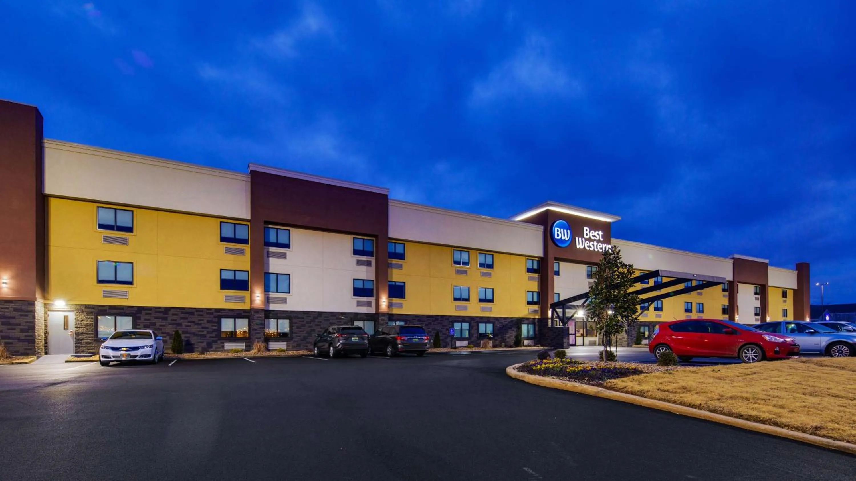 Property building in Best Western Huntsville