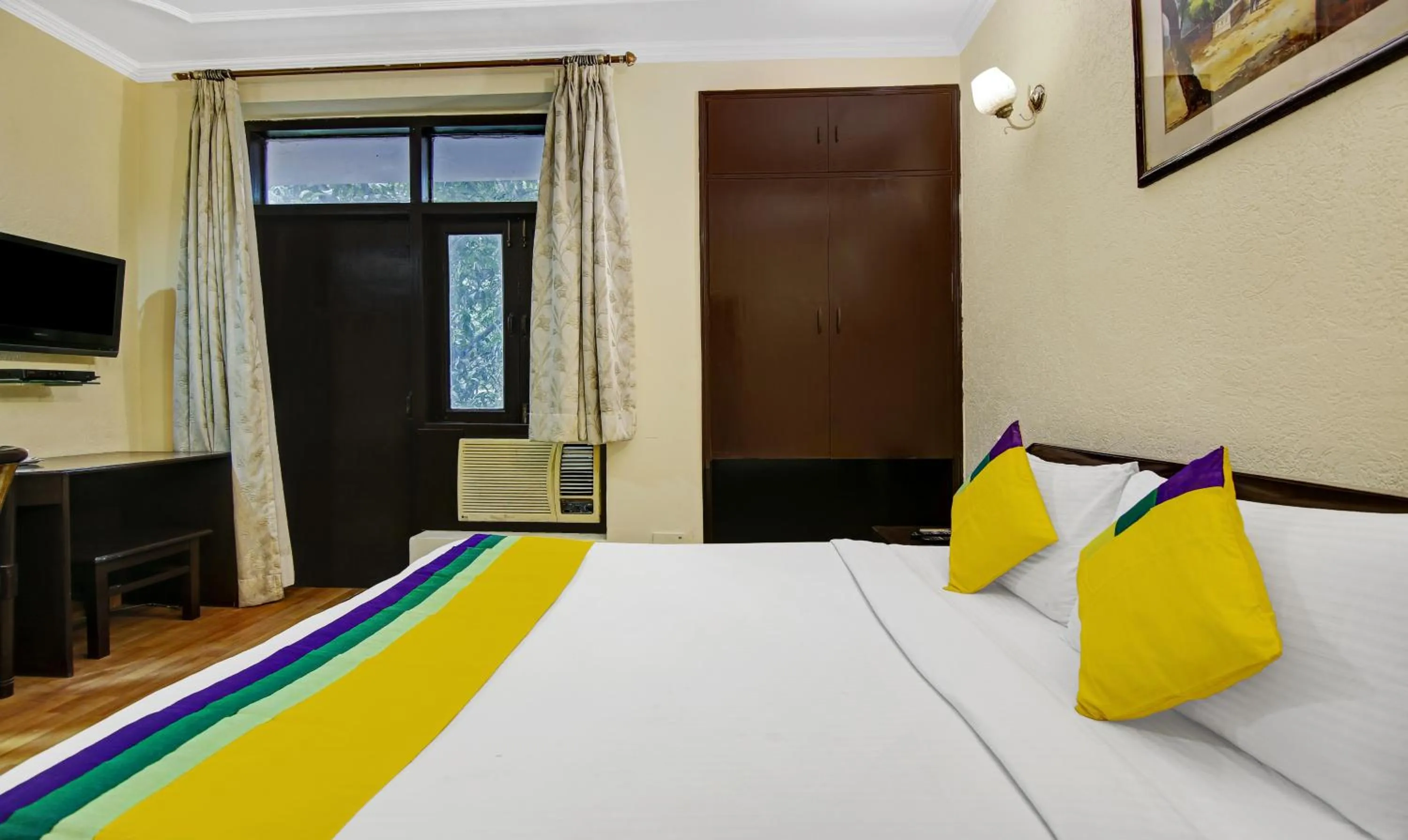 Bedroom, Bed in Itsy Hotels Arien International