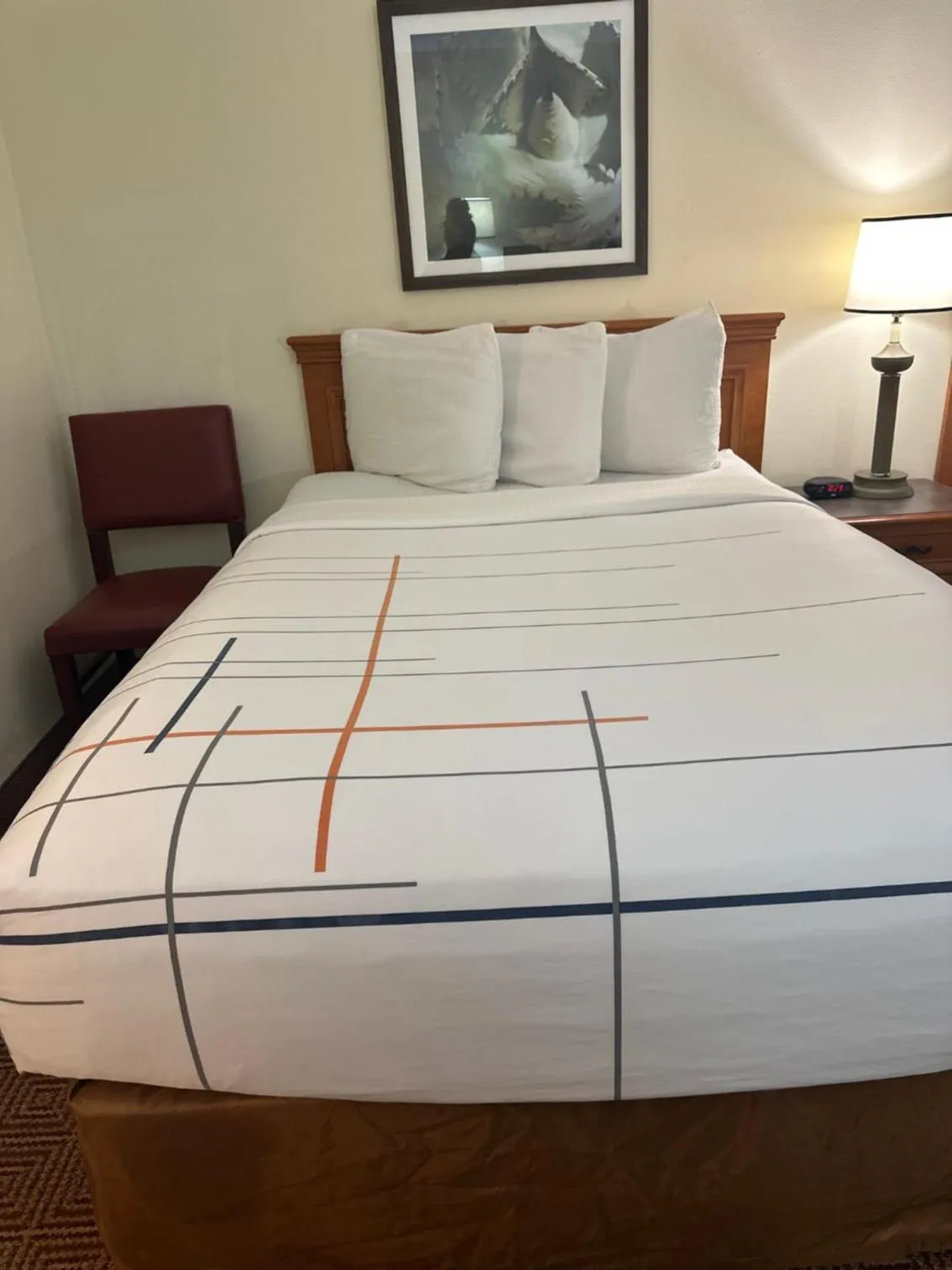 Bed in La Quinta Inn & Suites by Wyndham Sawgrass