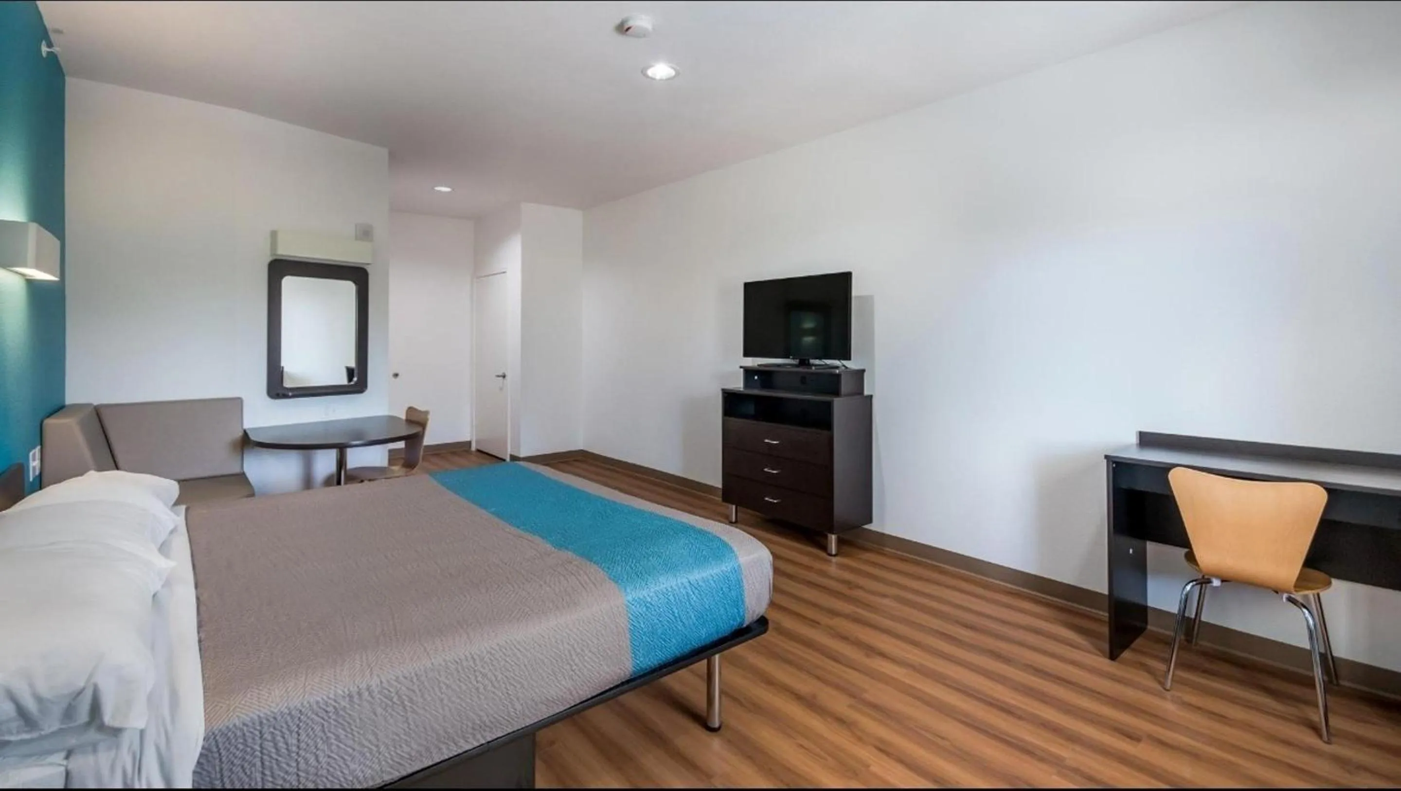 Bed in Motel 6-Channelview, TX