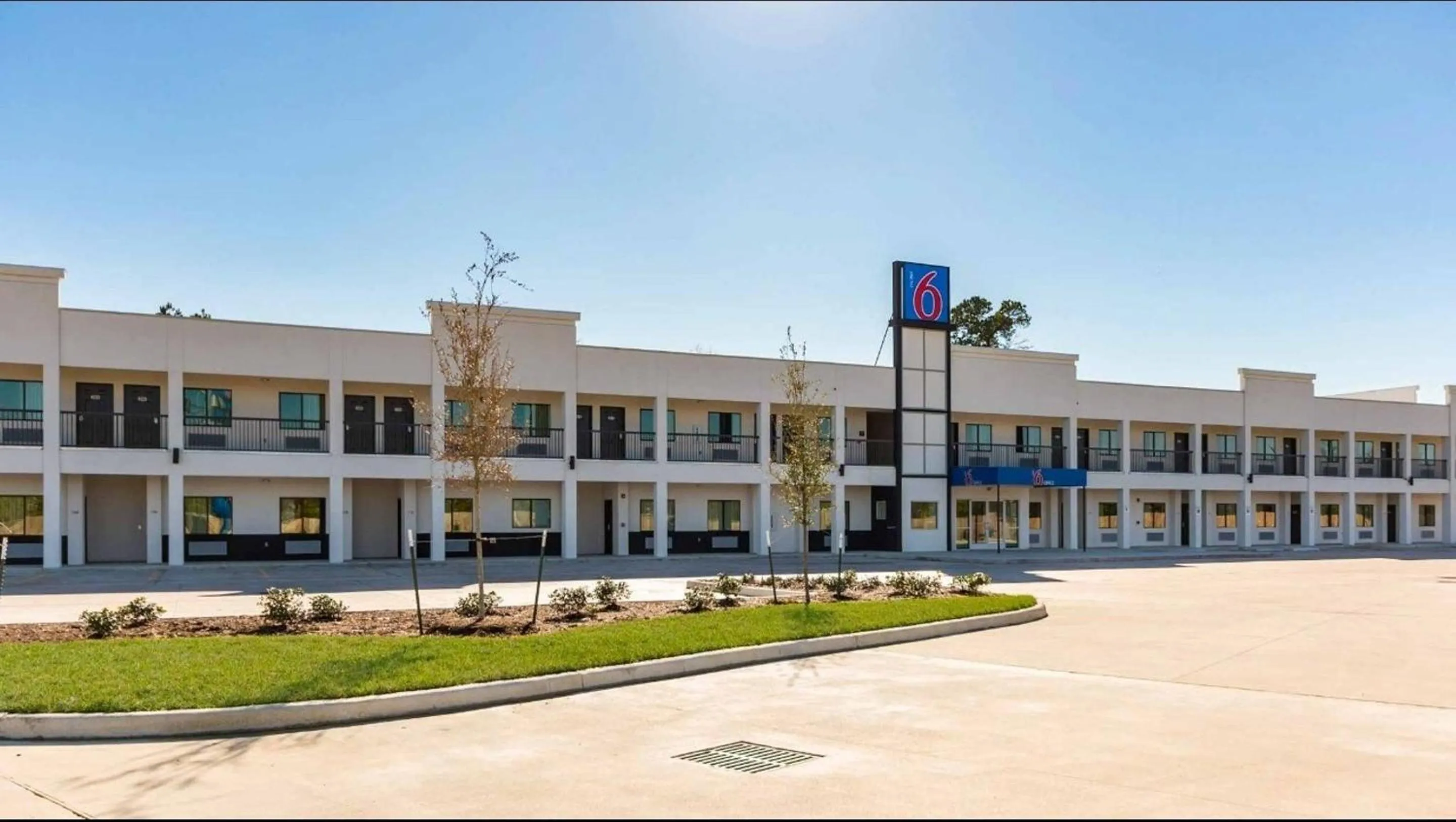 Property building in Motel 6-Channelview, TX