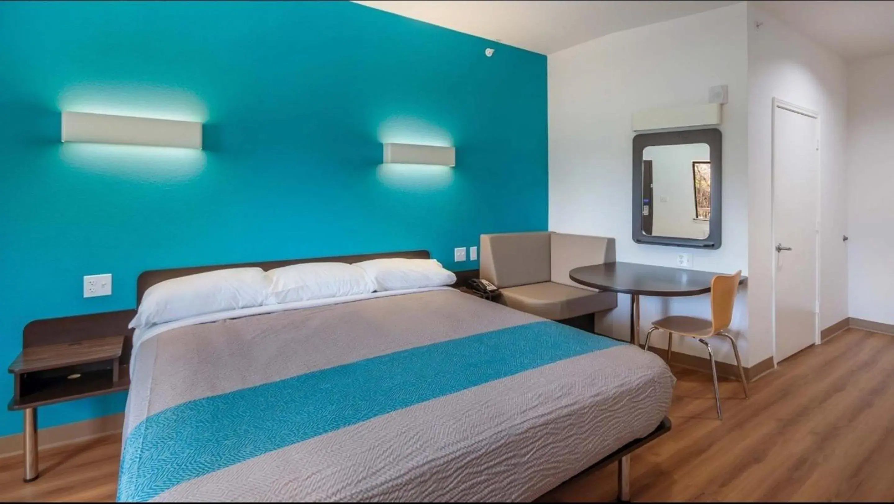 Suite - Non-Smoking in Motel 6-Channelview, TX Suite - Non-Smoking in Motel 6-Channelview, TX