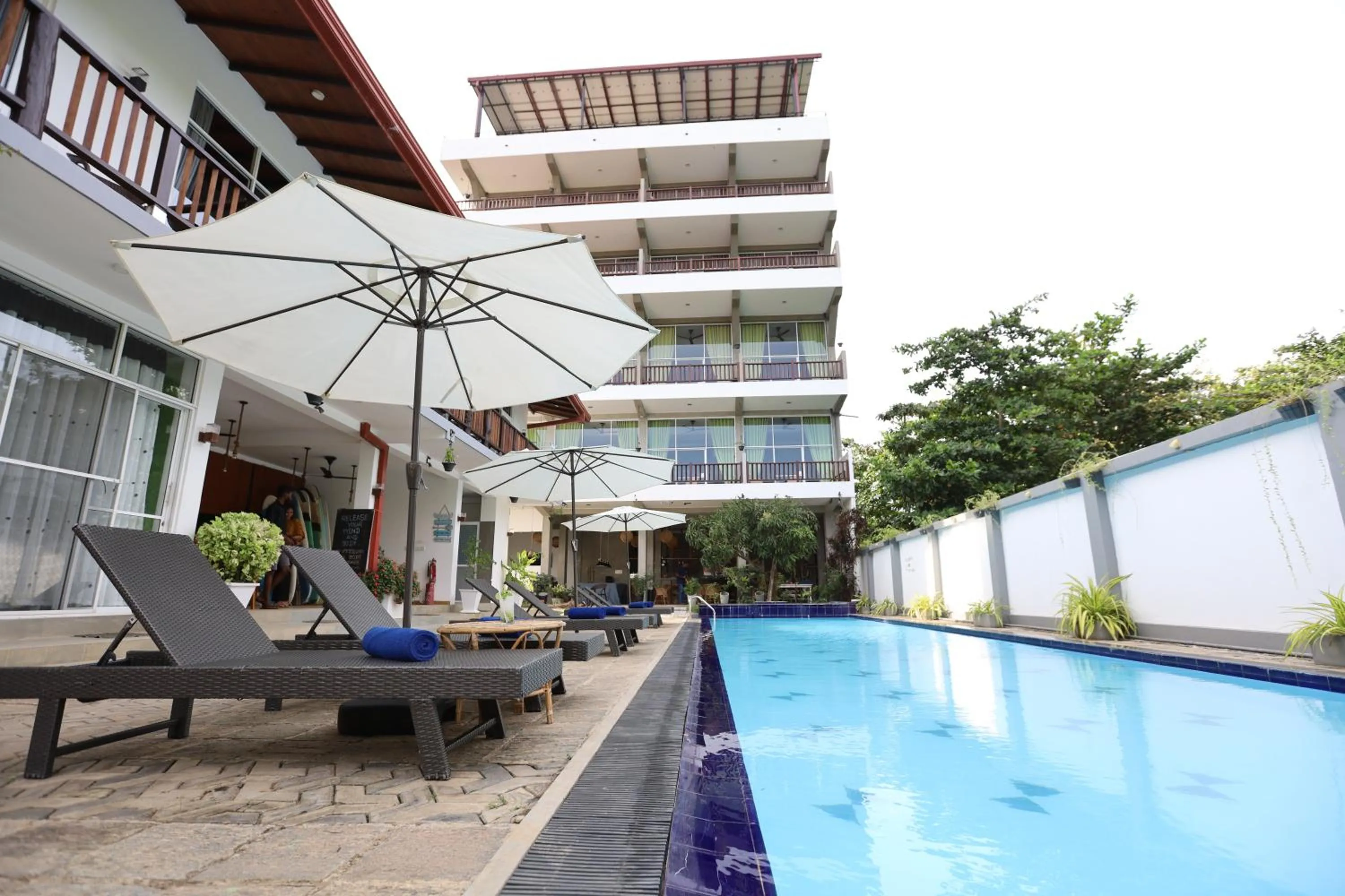 8-Bed Mixed Dormitory Room in Chill Bay Weligama