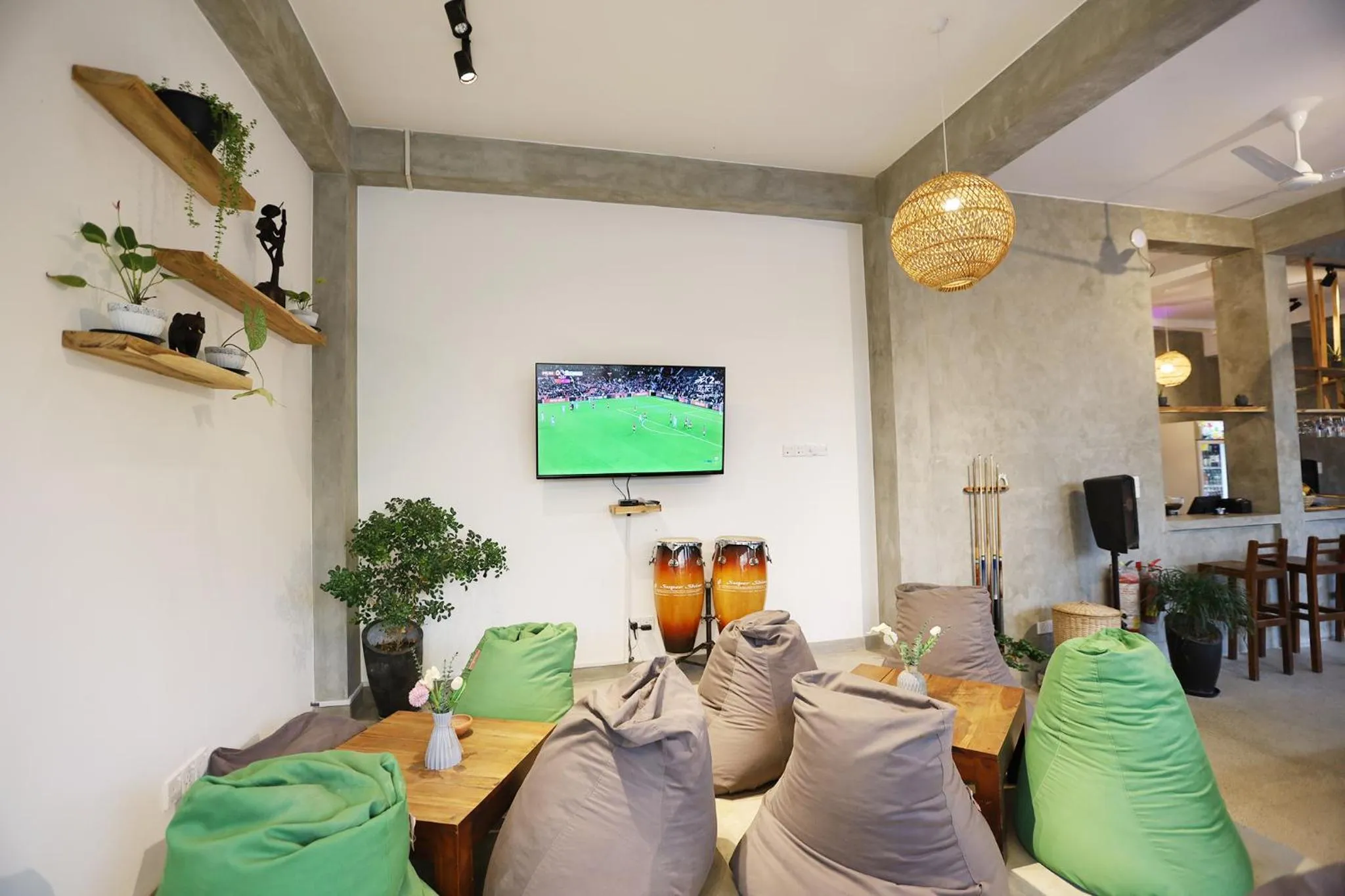 Communal lounge/ TV room in Casa Samaya Chill Bay Weligama