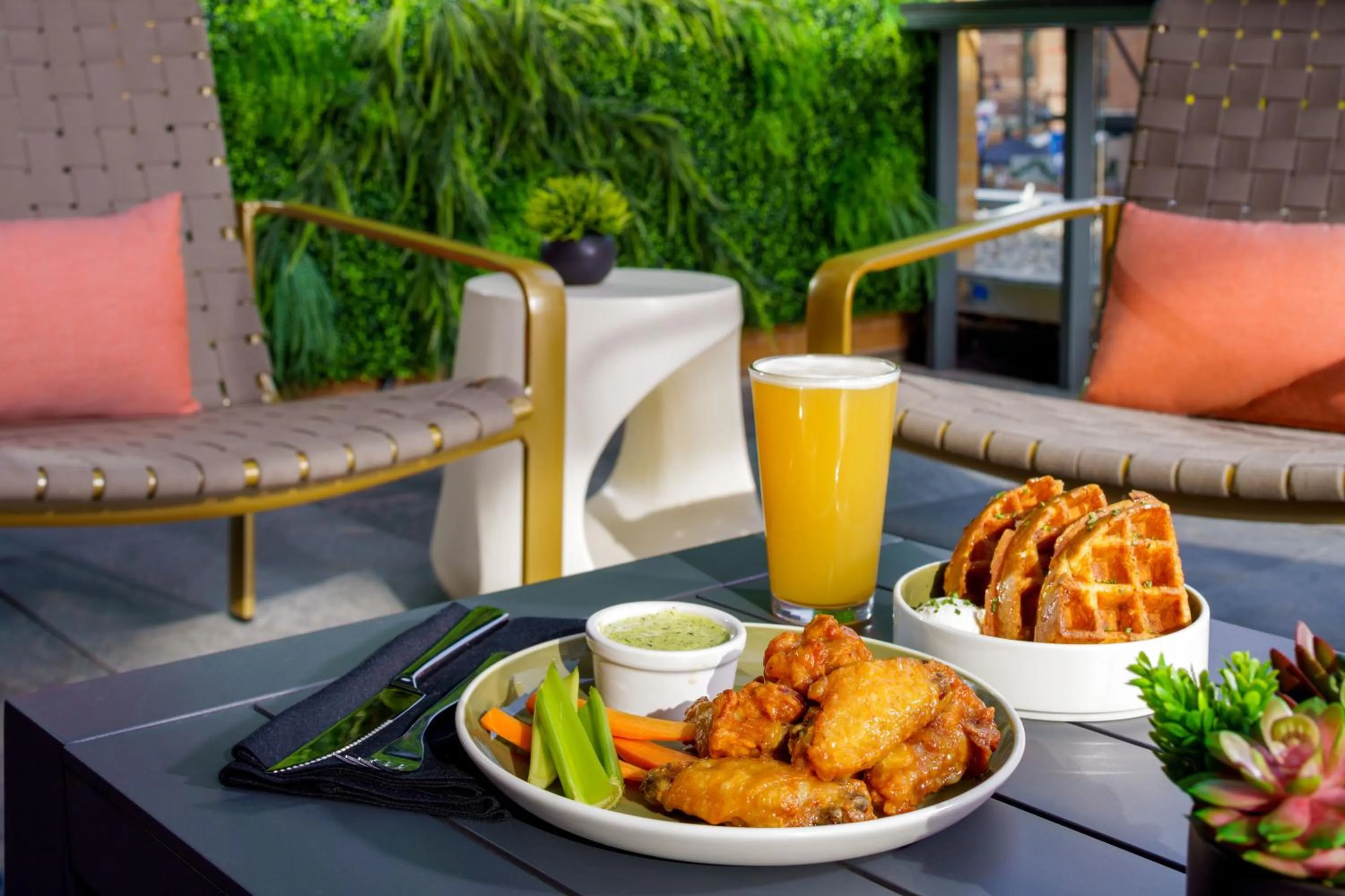 Restaurant/places to eat in Hyatt House Indianapolis Downtown