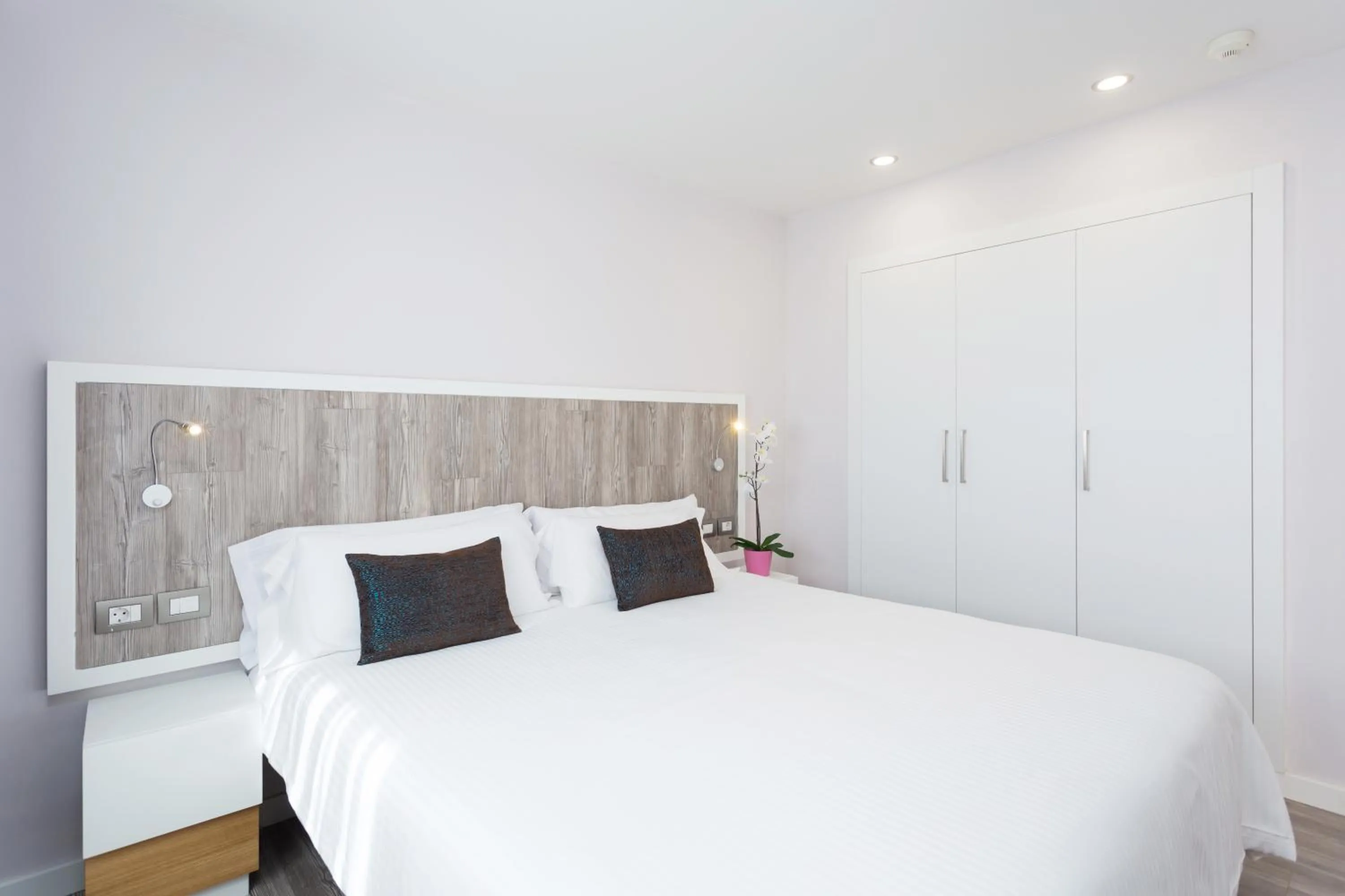 Bedroom, Bed in Royal Sun Resort