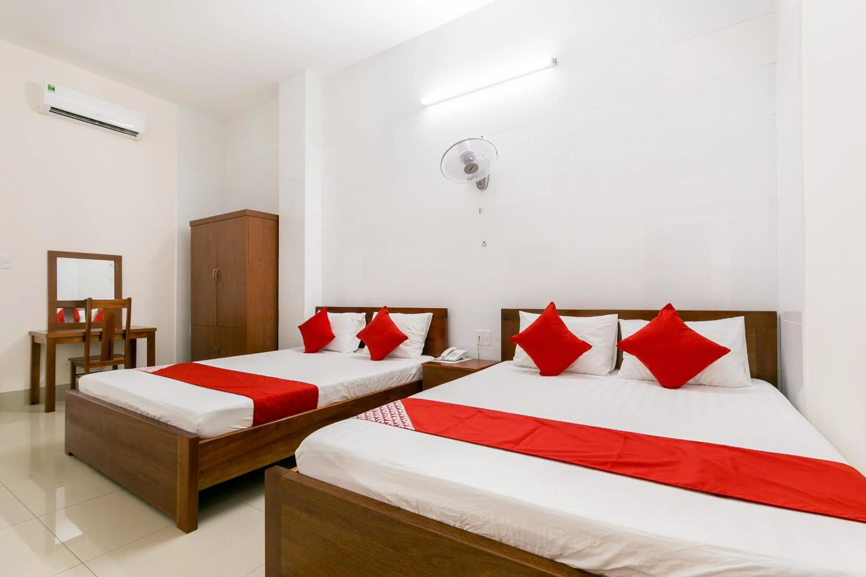 Bedroom, Bed in Jupiter Hotel