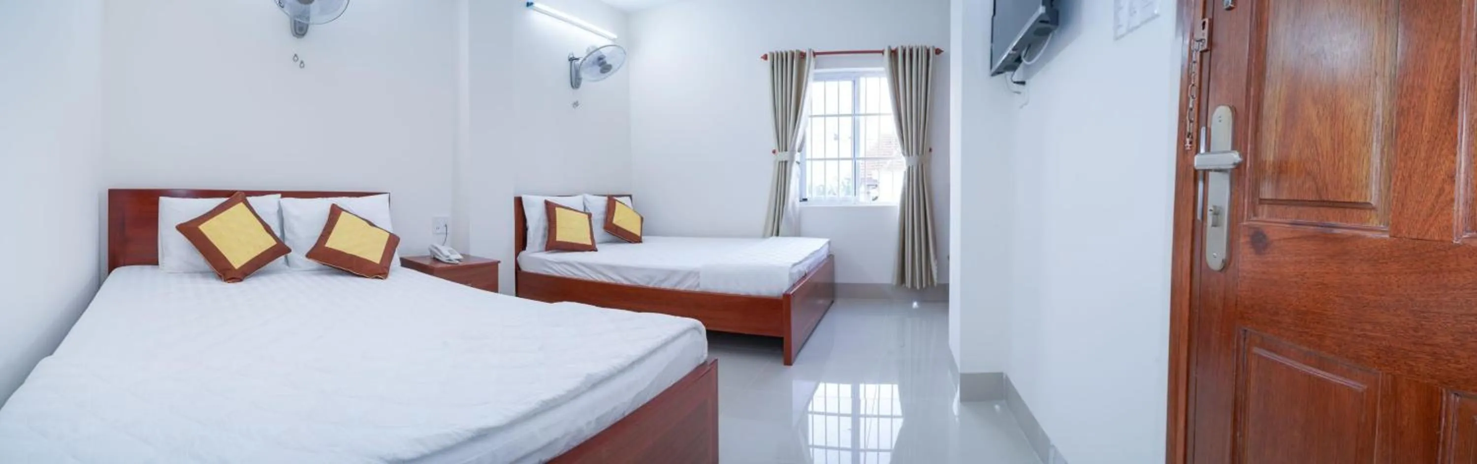 Bed in Jupiter Hotel