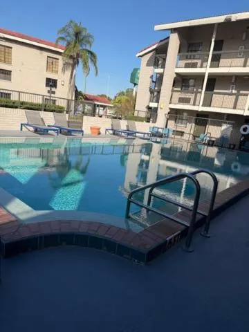 Swimming pool in La Quinta by Wyndham Pinellas Park St Peterburg Clearwater