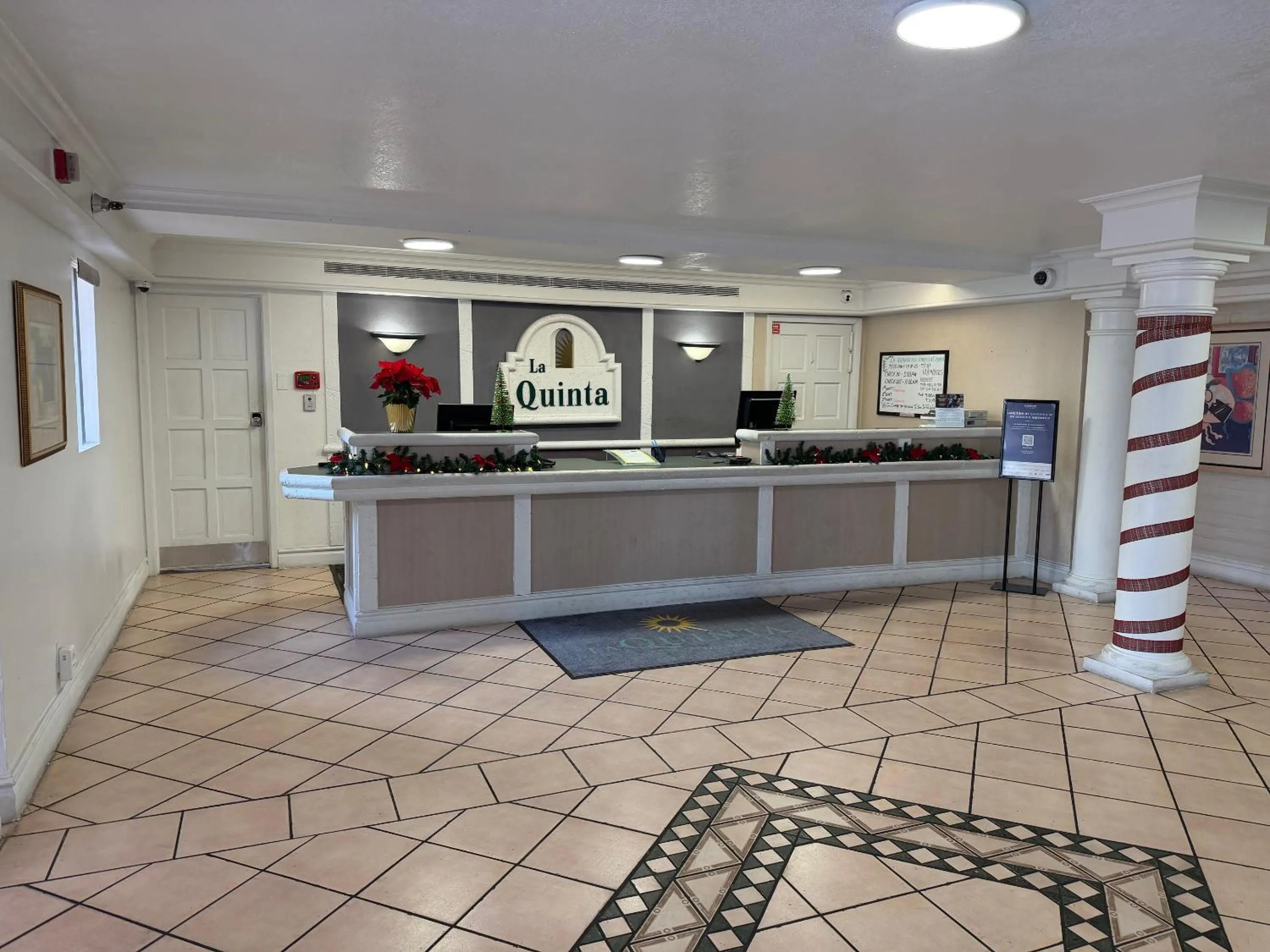 Lobby or reception in La Quinta by Wyndham Pinellas Park St Peterburg Clearwater
