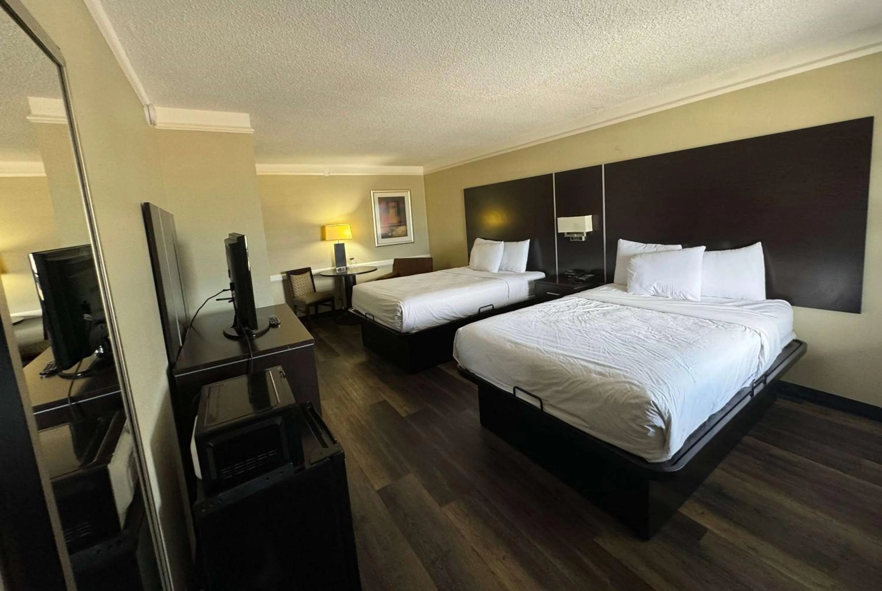 Photo of the whole room, Bed in Travelodge by Wyndham Tuscaloosa