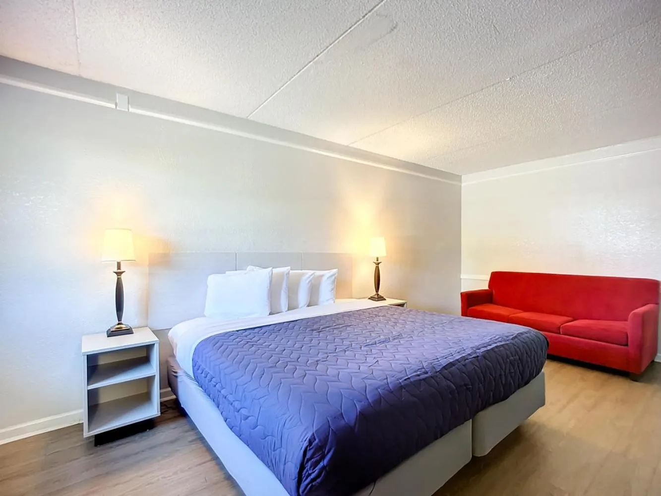 Bed in SoHo Inn and Suites Jacksonville North