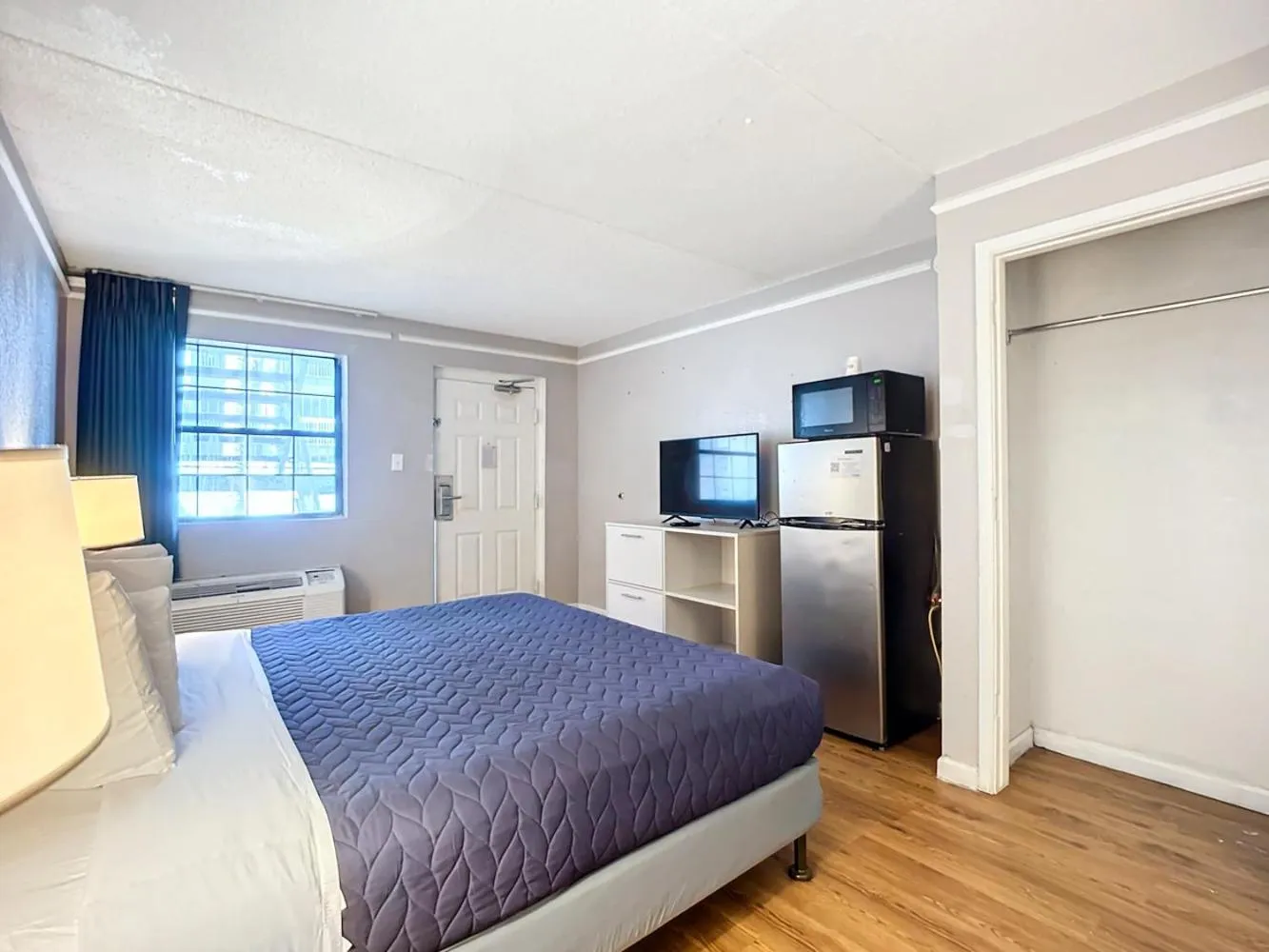 Bed in SoHo Inn and Suites Jacksonville North