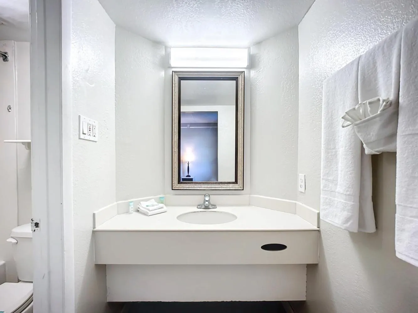 Bathroom in SoHo Inn and Suites Jacksonville North