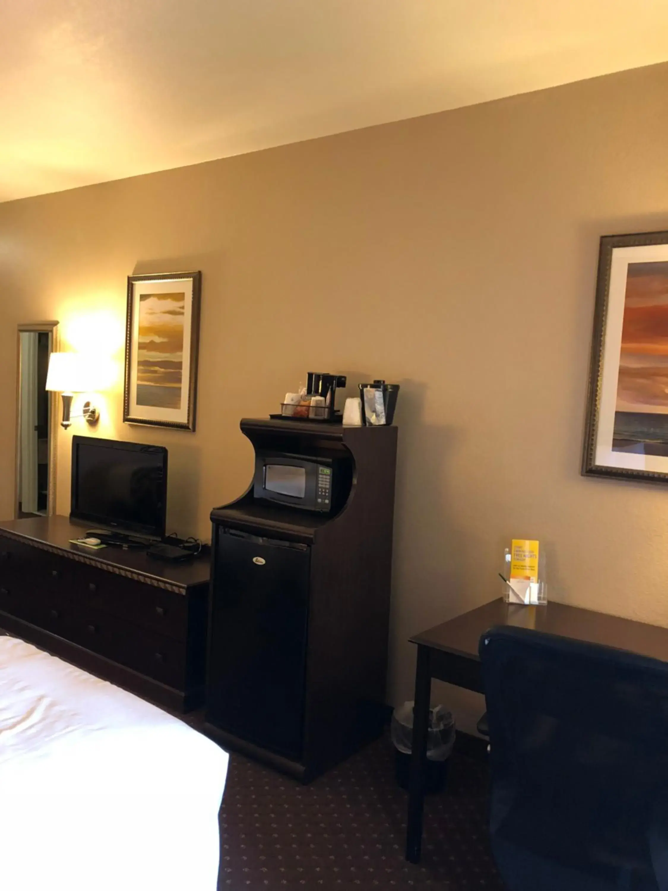 1 King Bed Accessible NS in Americas Best Value Inn - Gun Barrel City 1 King Bed Accessible NS in Americas Best Value Inn - Gun Barrel City