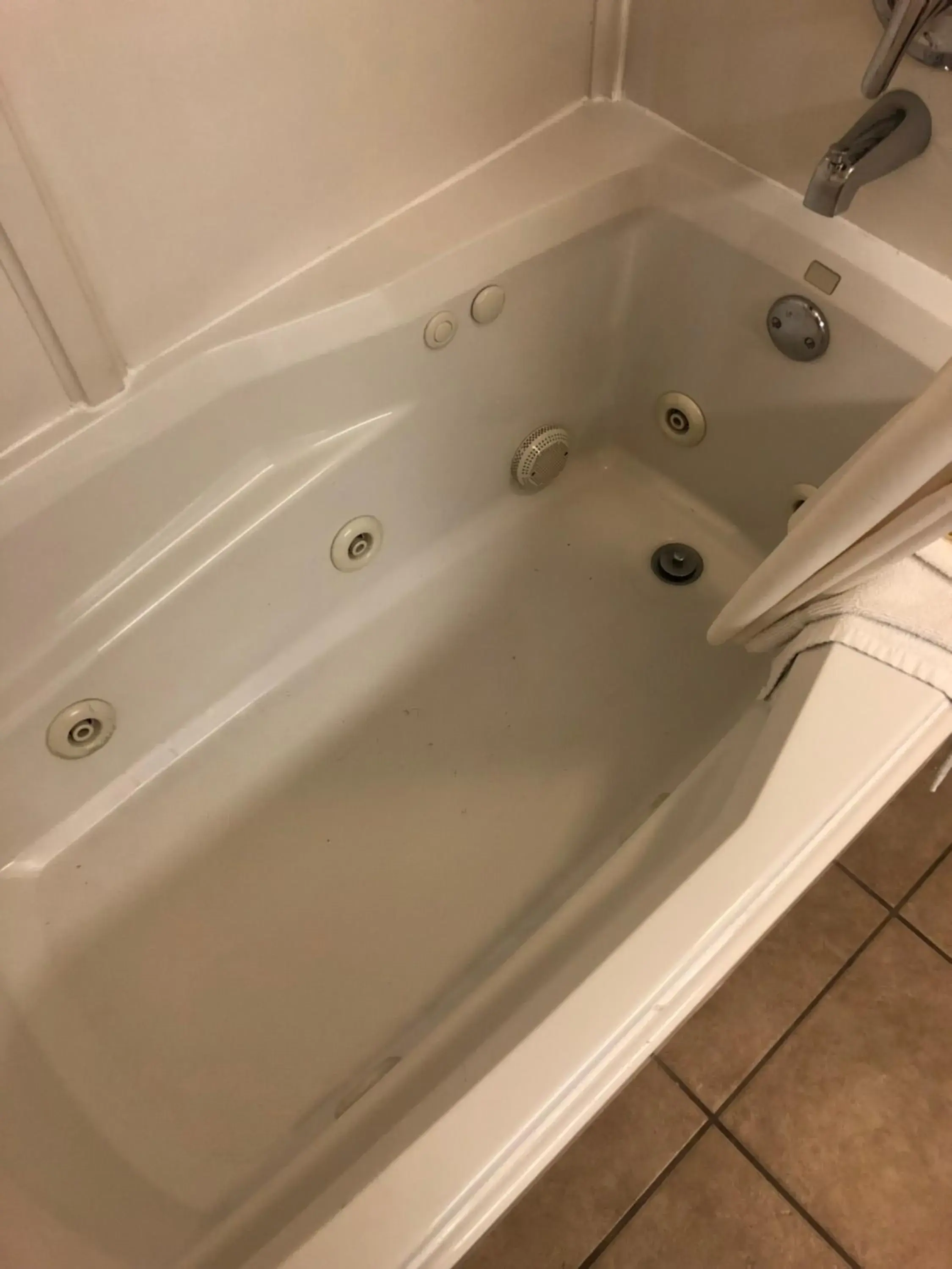 2 Queen Beds Suite Non-Smoking in Americas Best Value Inn - Gun Barrel City 2 Queen Beds Suite Non-Smoking in Americas Best Value Inn - Gun Barrel City