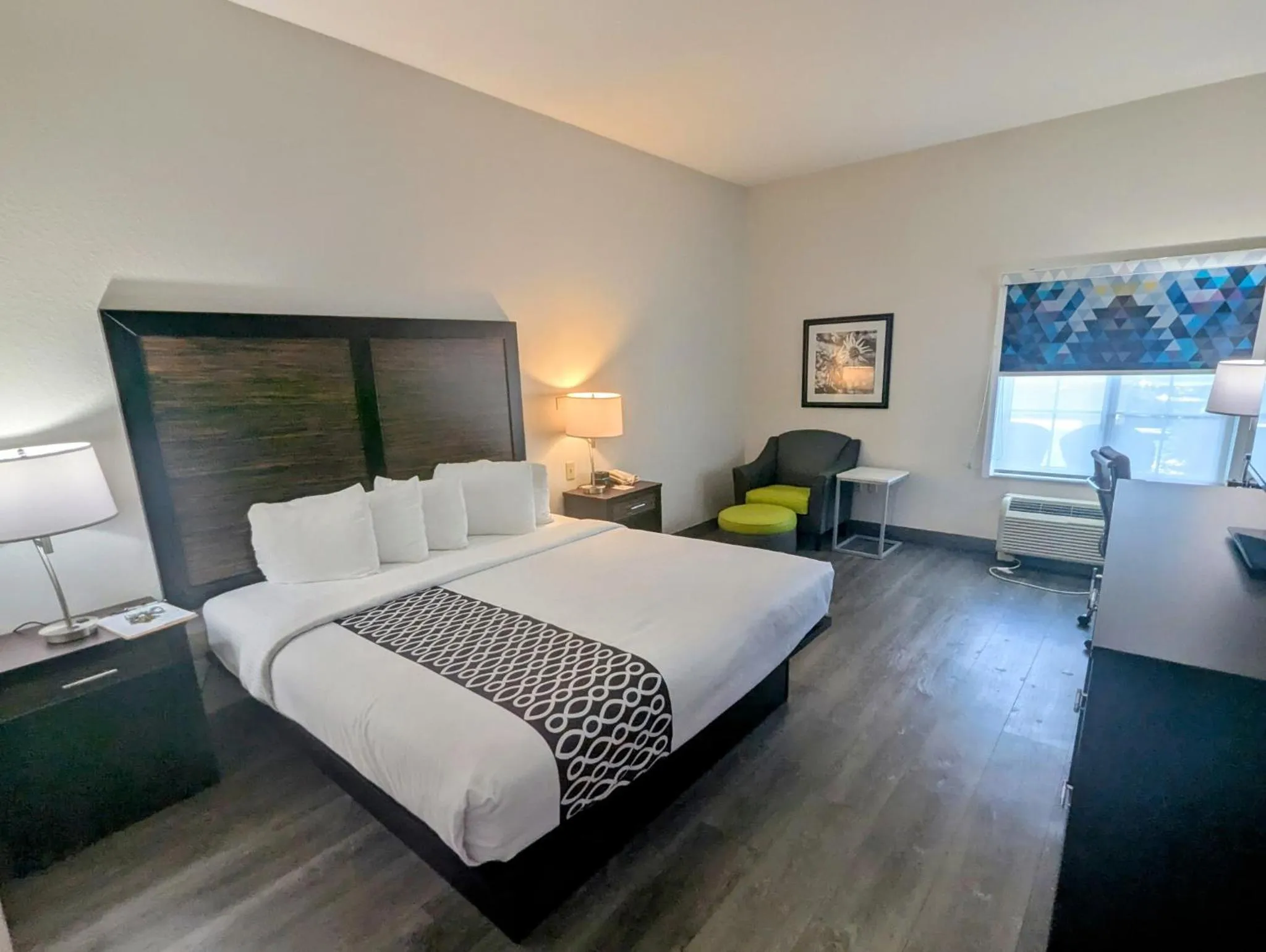 Photo of the whole room, Bed in La Quinta by Wyndham Prattville