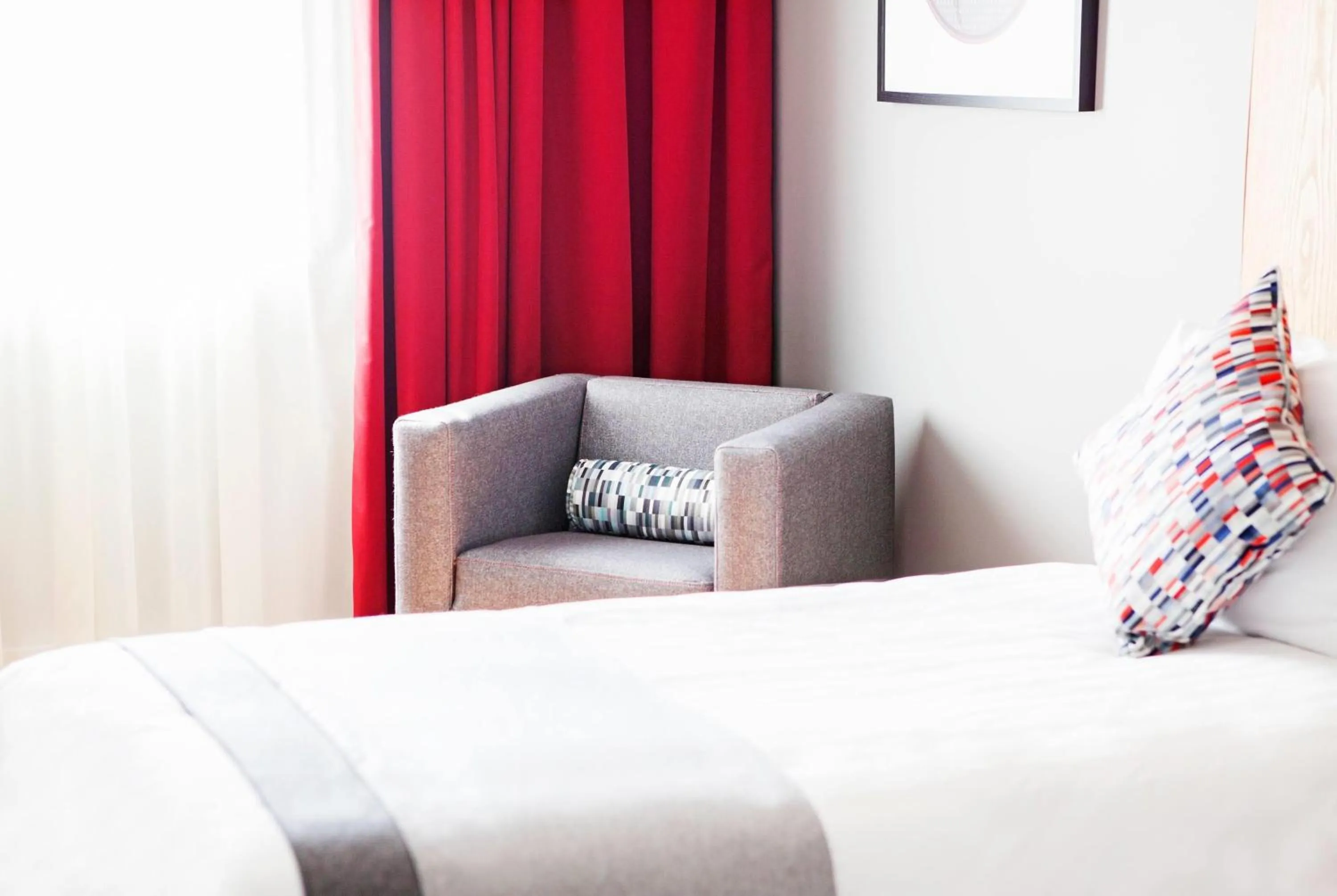 Photo of the whole room, Bed in Ramada by Wyndham Belfast