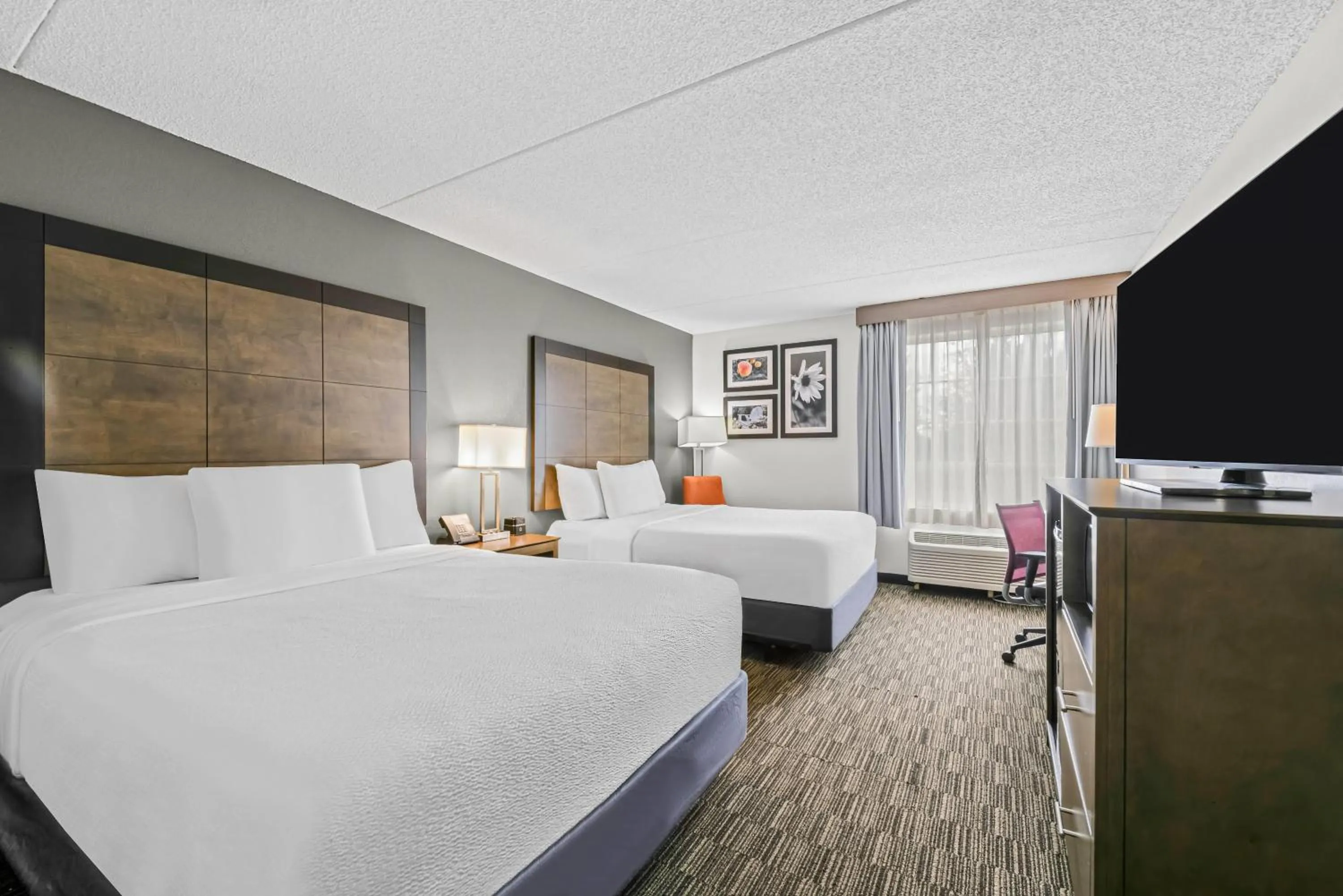 Photo of the whole room, Bed in La Quinta by Wyndham Atlanta Douglasville