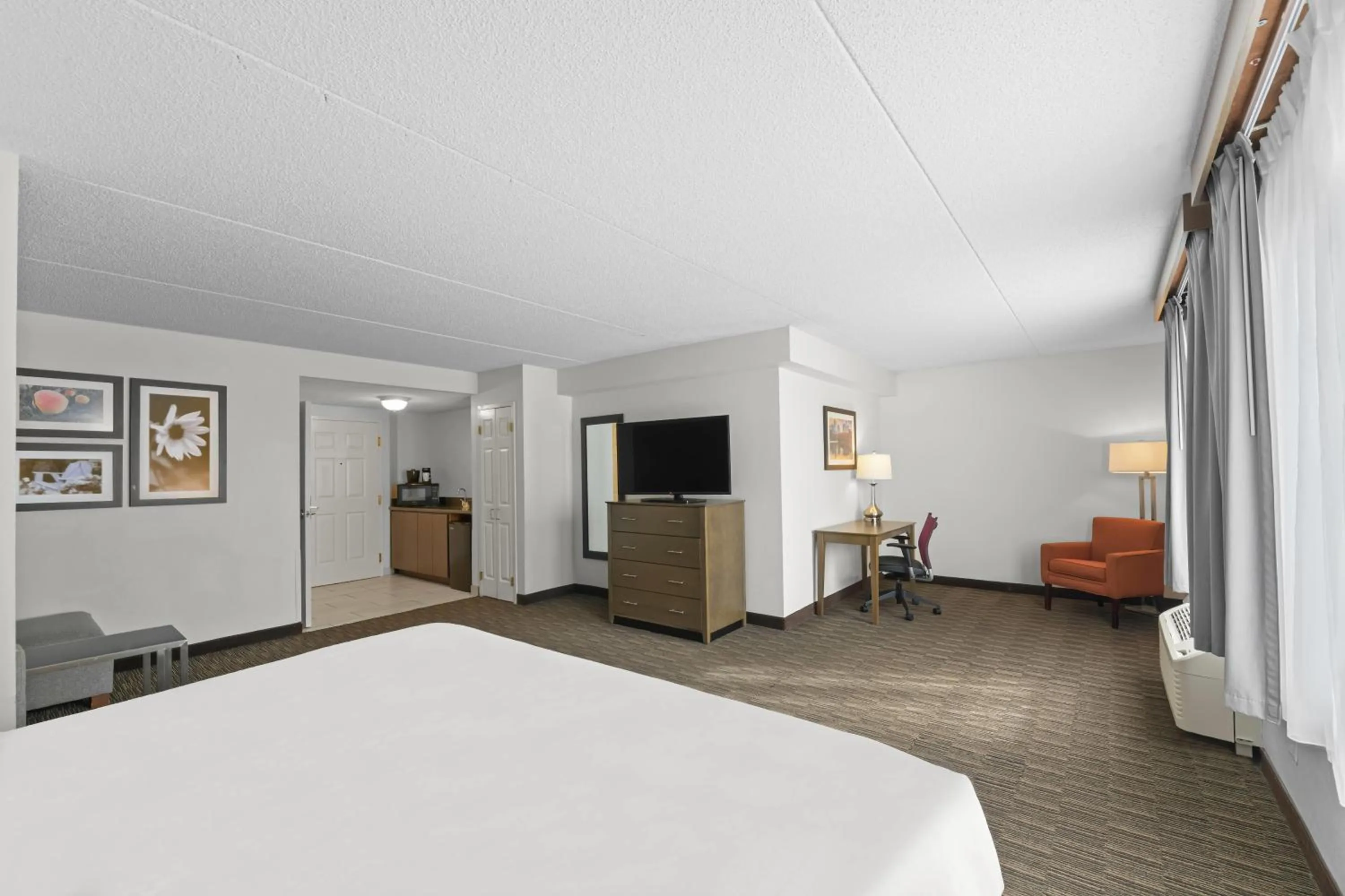 Photo of the whole room, Bed in La Quinta by Wyndham Atlanta Douglasville