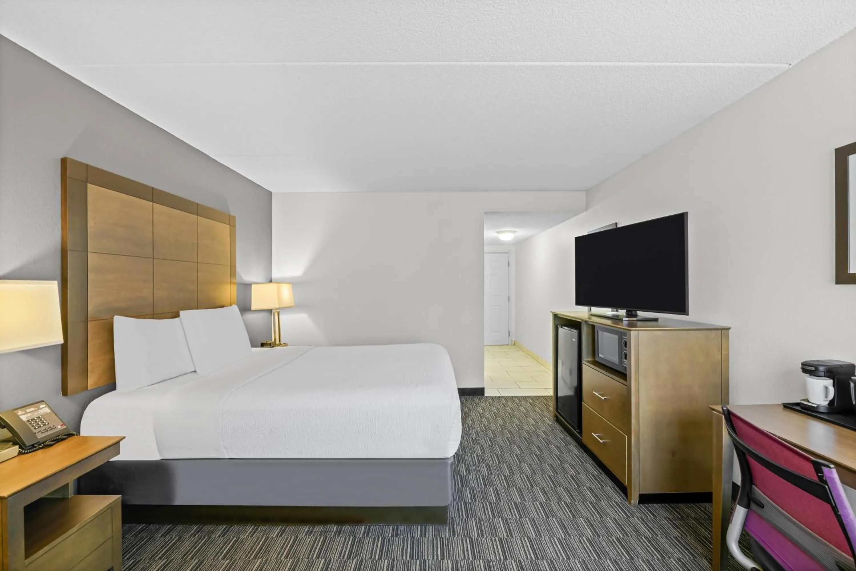 Photo of the whole room, Bed in La Quinta by Wyndham Atlanta Douglasville