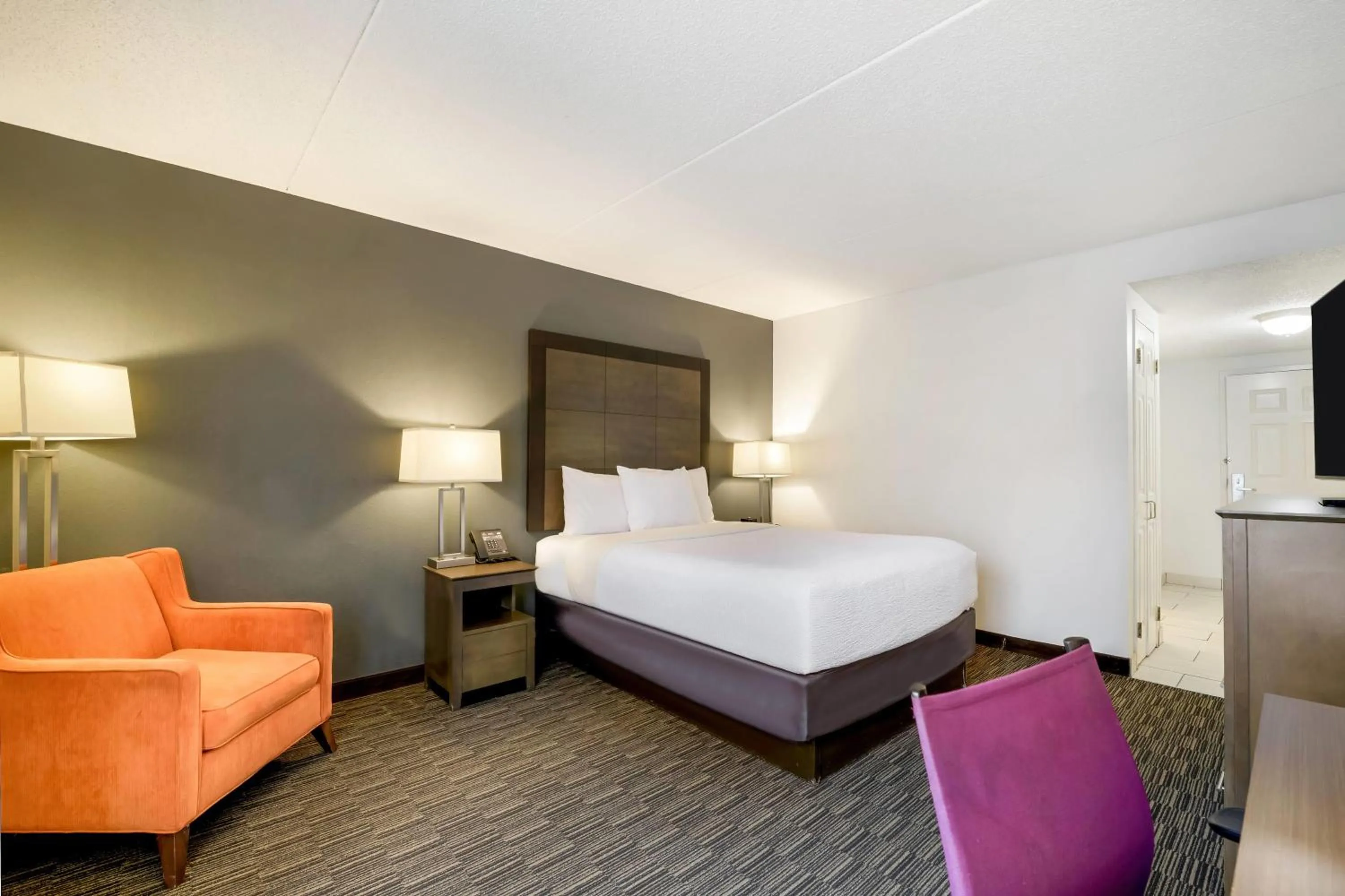 Photo of the whole room, Bed in La Quinta by Wyndham Atlanta Douglasville