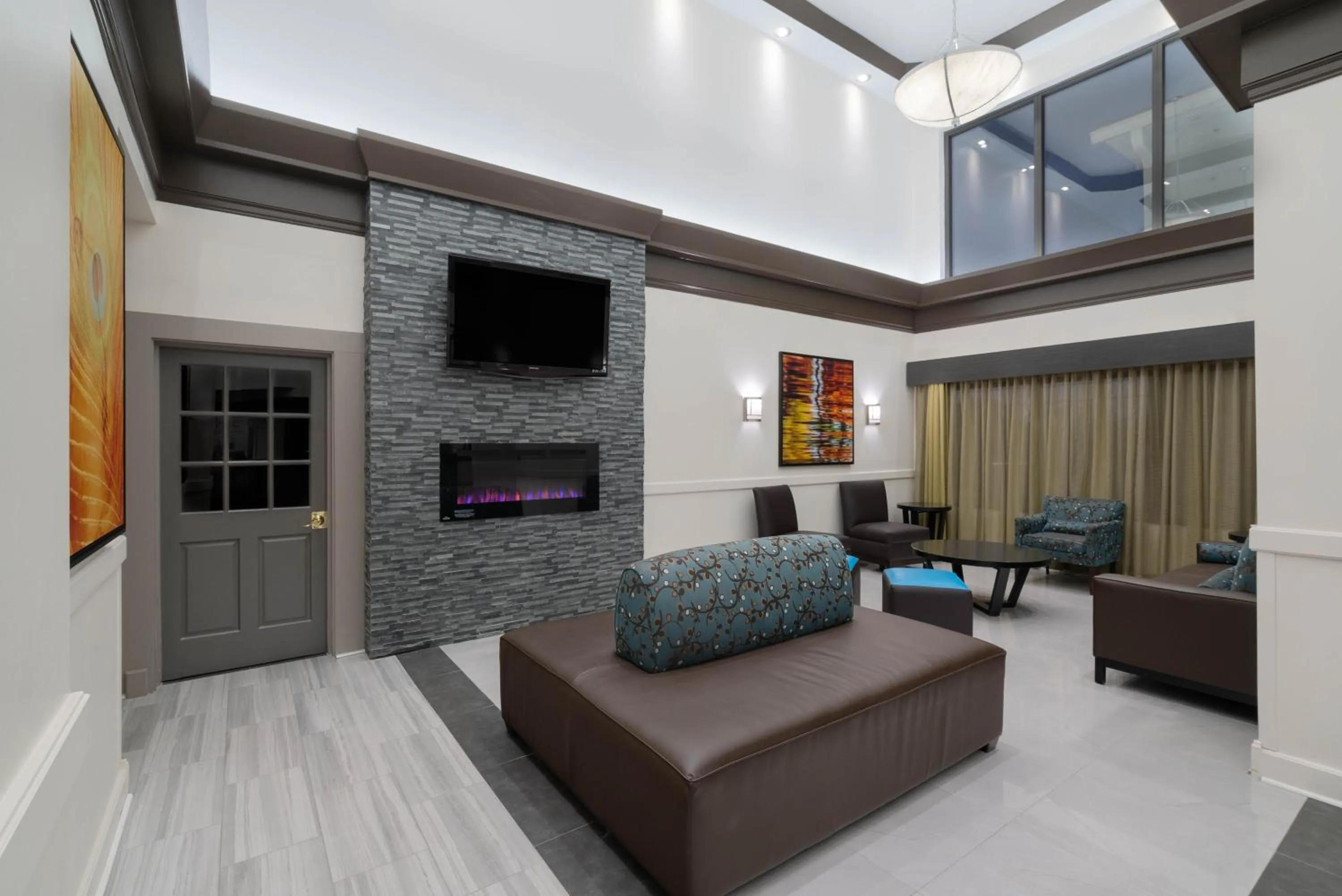 Seating area in Wingate by Wyndham Memphis East