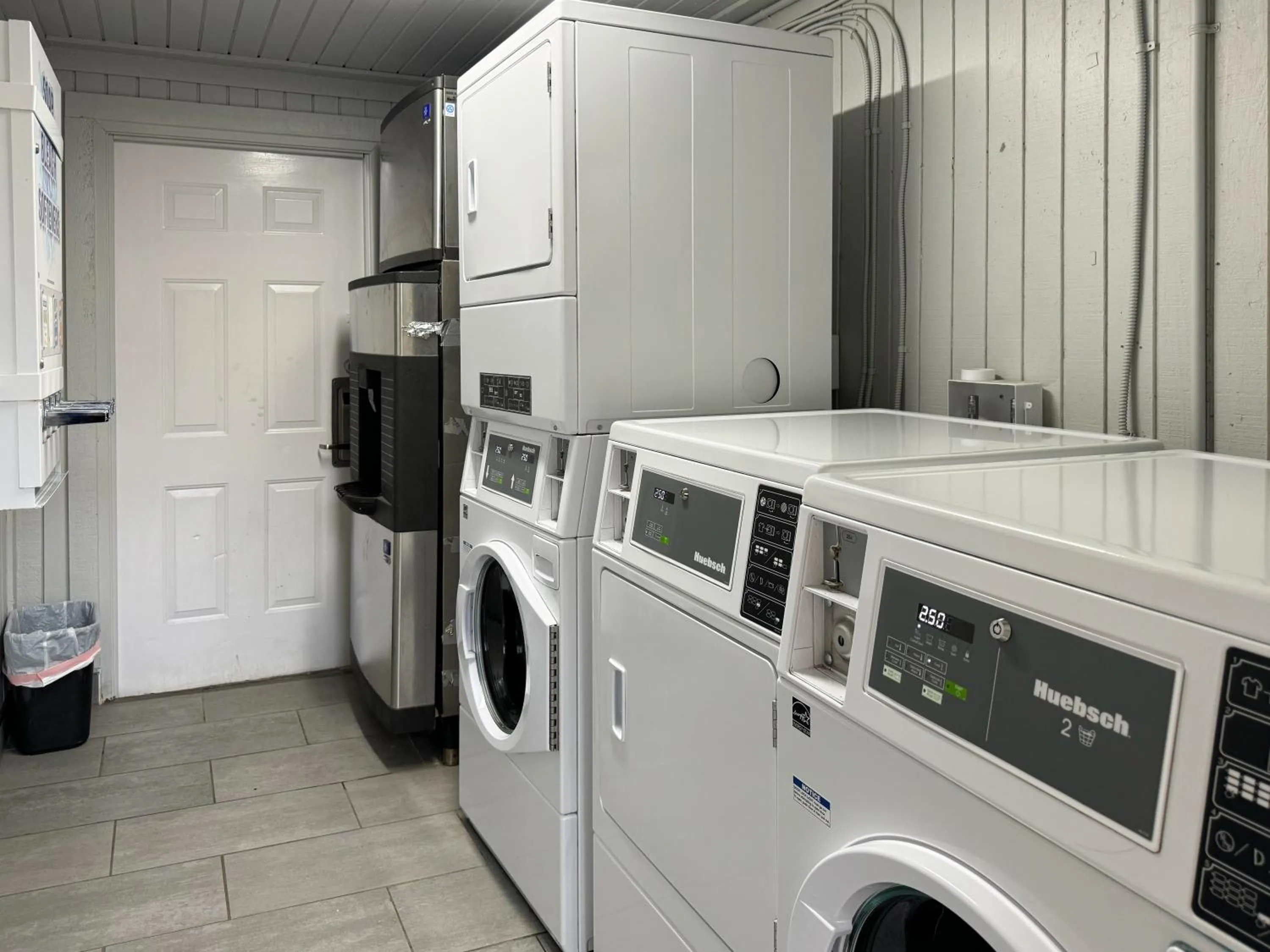 laundry in Motel 6 Huntsville AL University Dr.