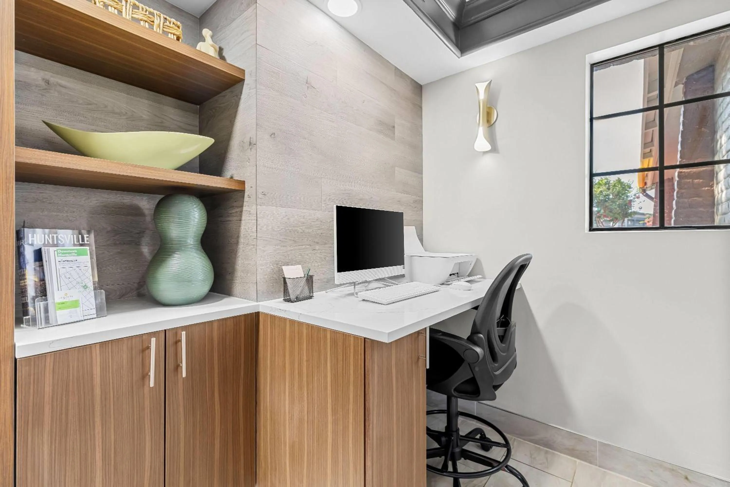 Business facilities in La Quinta Inn by Wyndham Huntsville Research Park