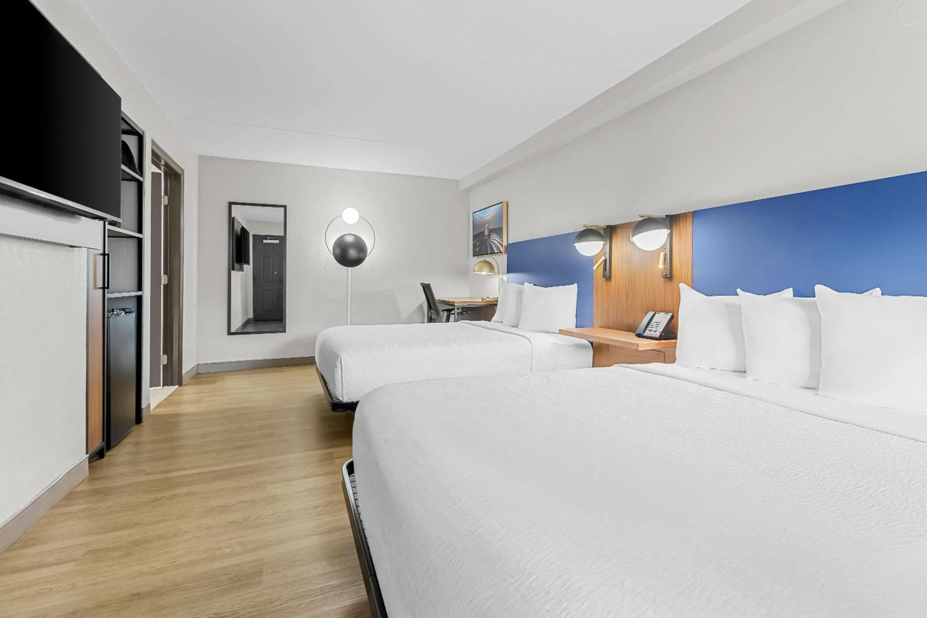 Bed in La Quinta Inn by Wyndham Huntsville Research Park