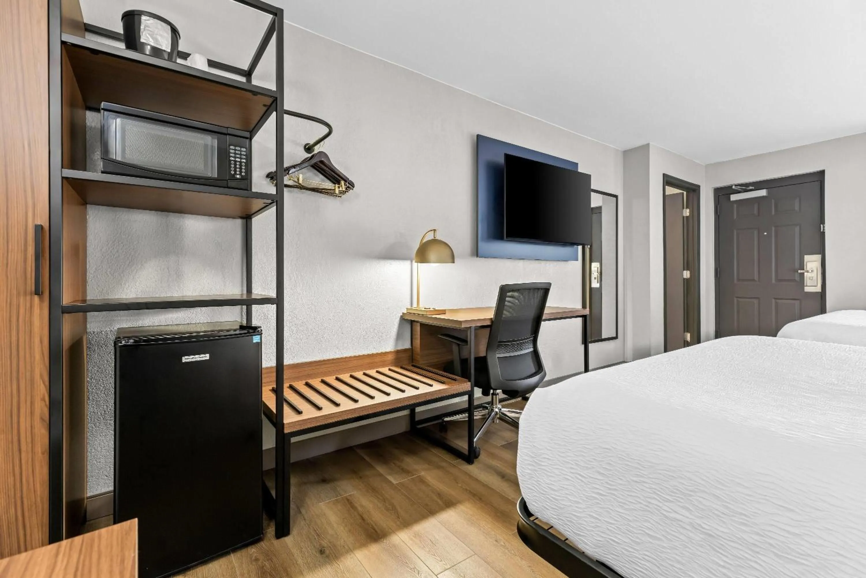 Bed in La Quinta Inn by Wyndham Huntsville Research Park