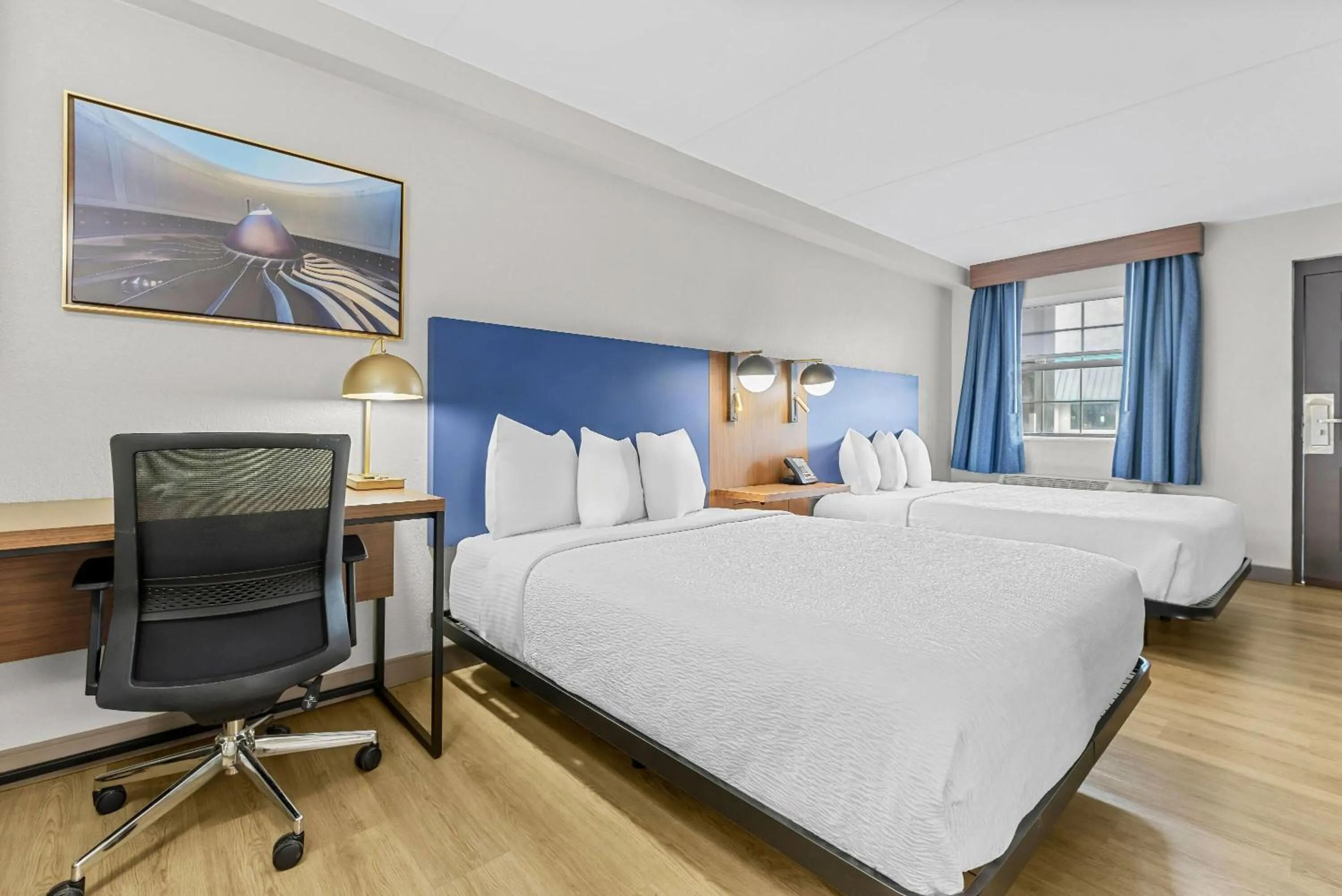 Bed in La Quinta Inn by Wyndham Huntsville Research Park