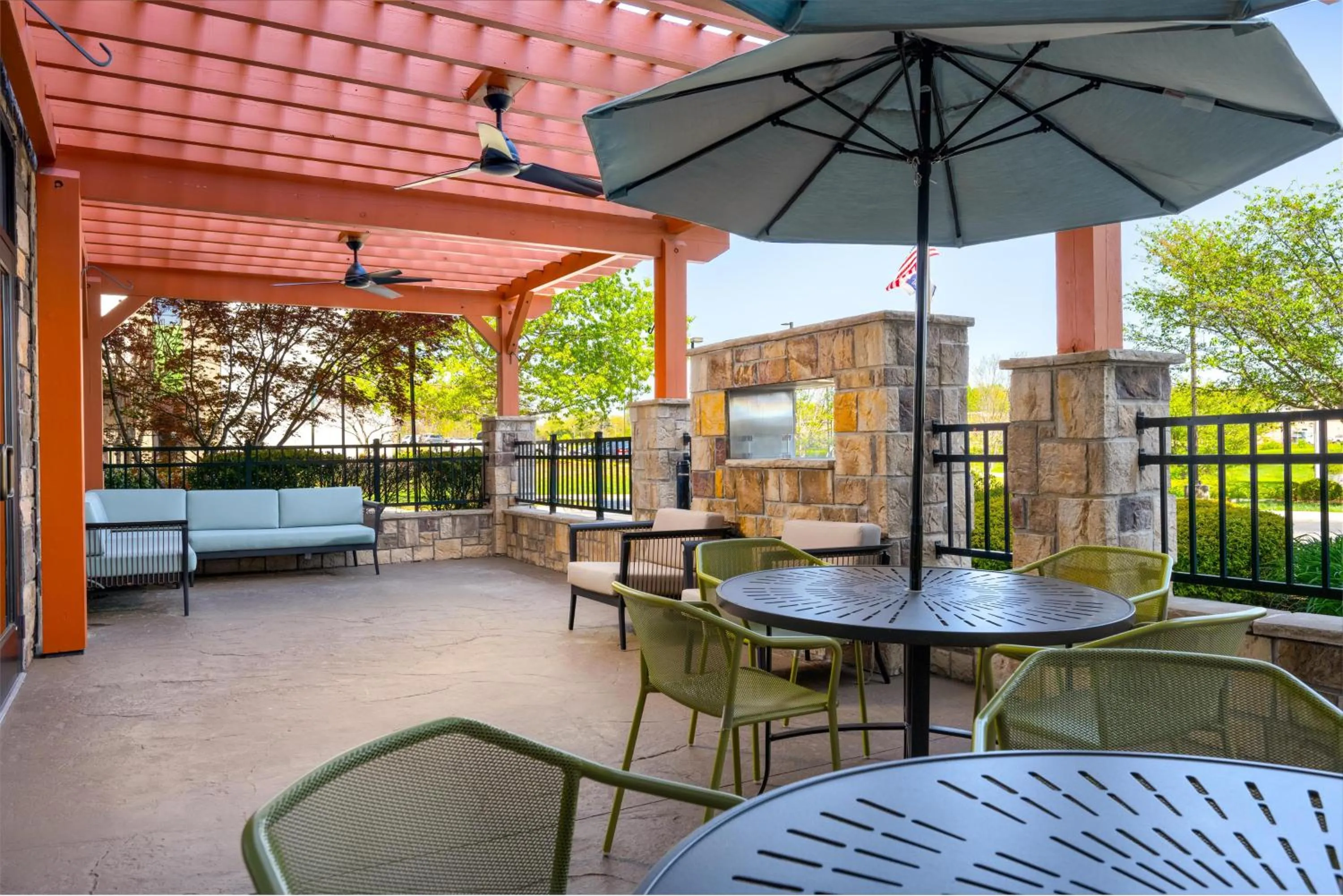 Patio in Hampton Inn Cleveland Tennessee