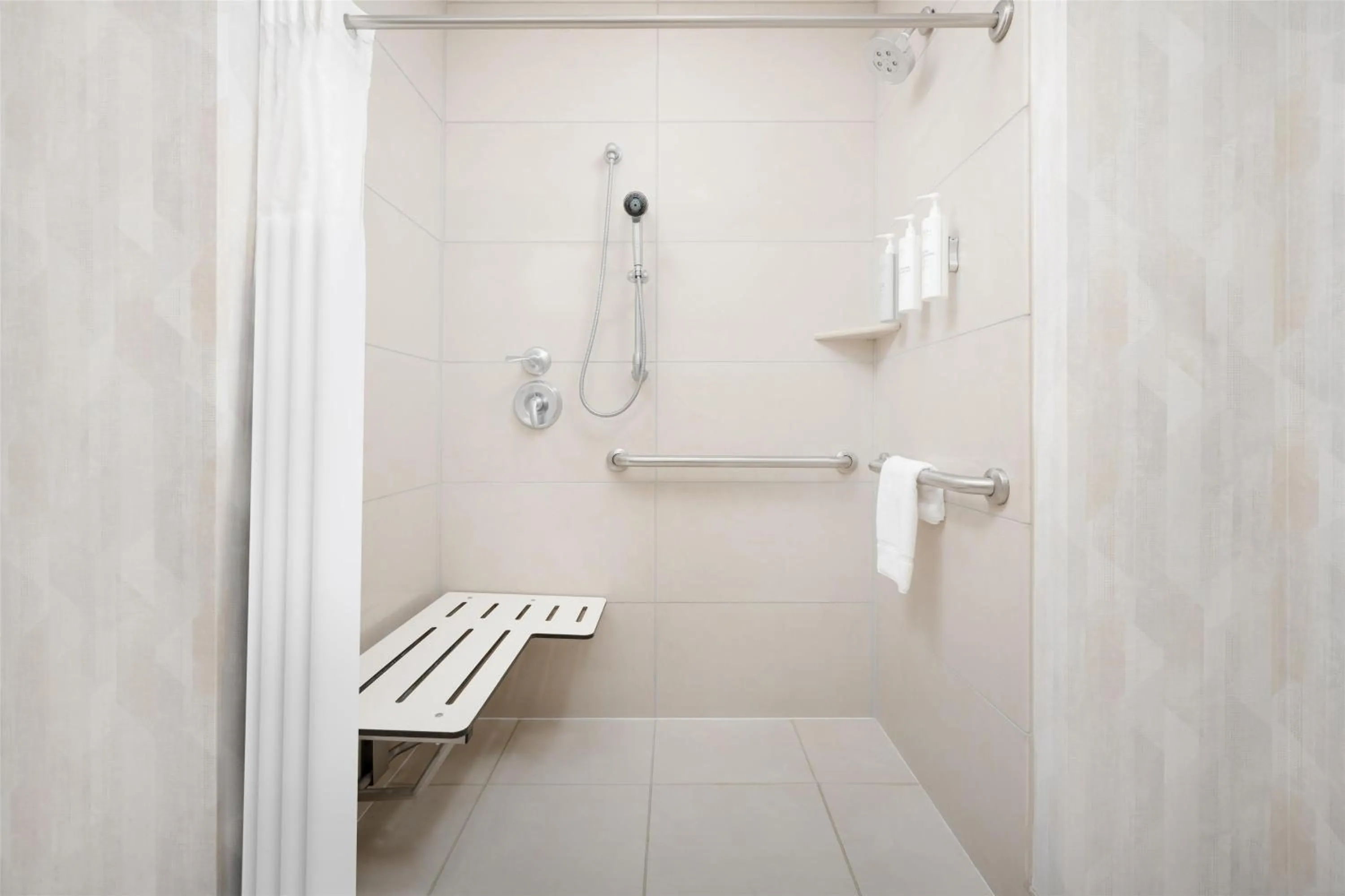 Bathroom in Hampton Inn Cleveland Tennessee