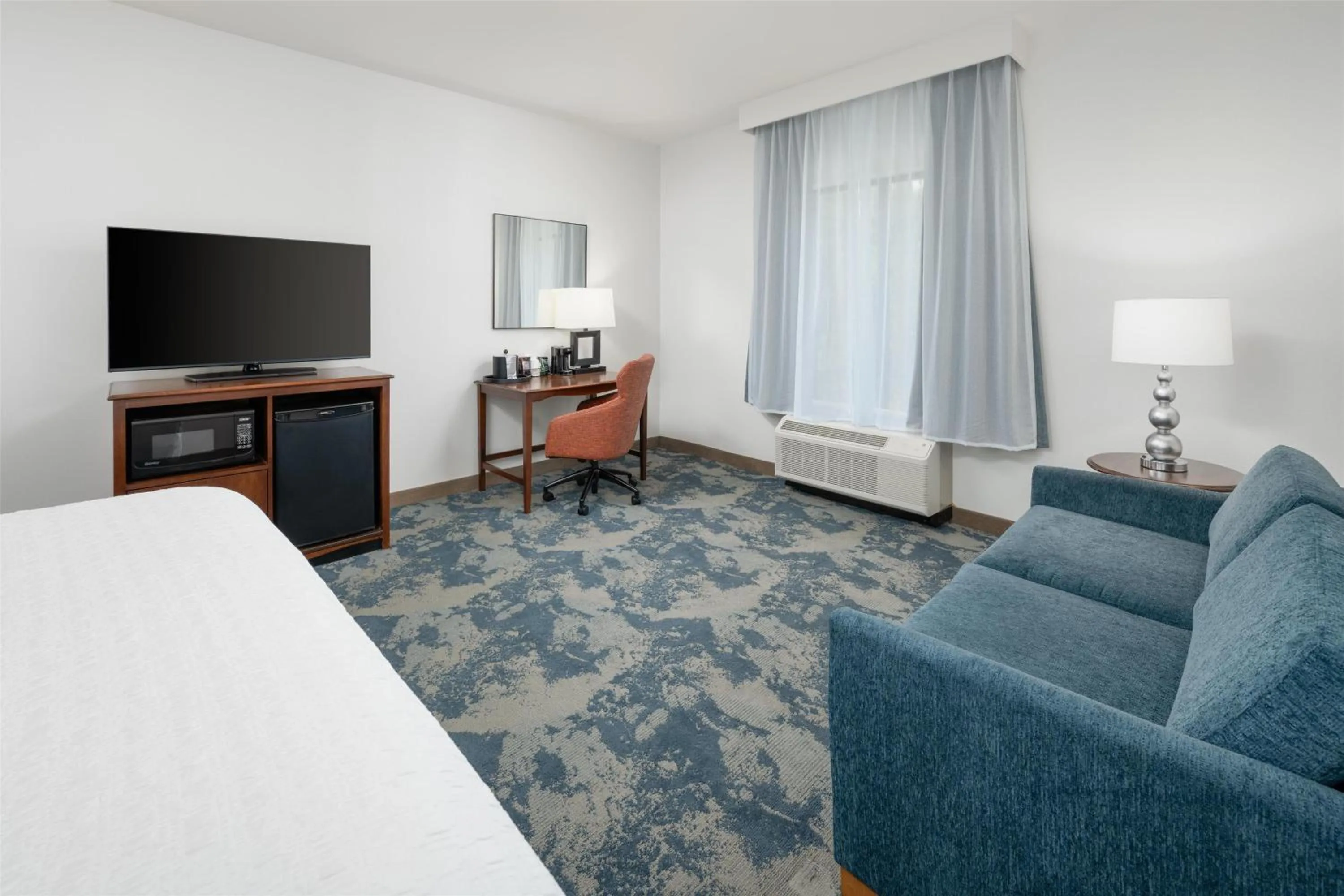 Bedroom in Hampton Inn Cleveland Tennessee