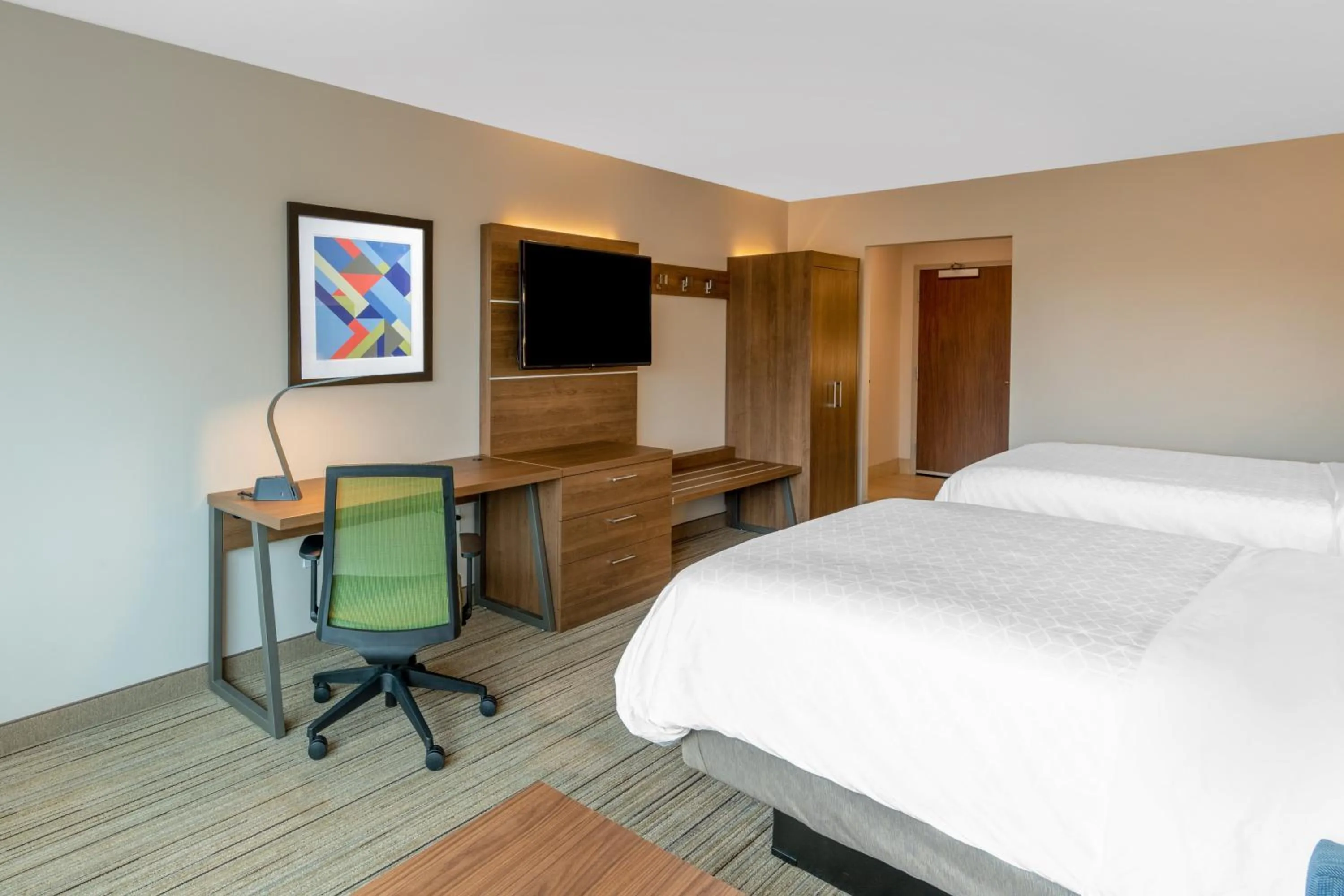Photo of the whole room, Bed in Holiday Inn Express & Suites - Phoenix - Airport North by IHG