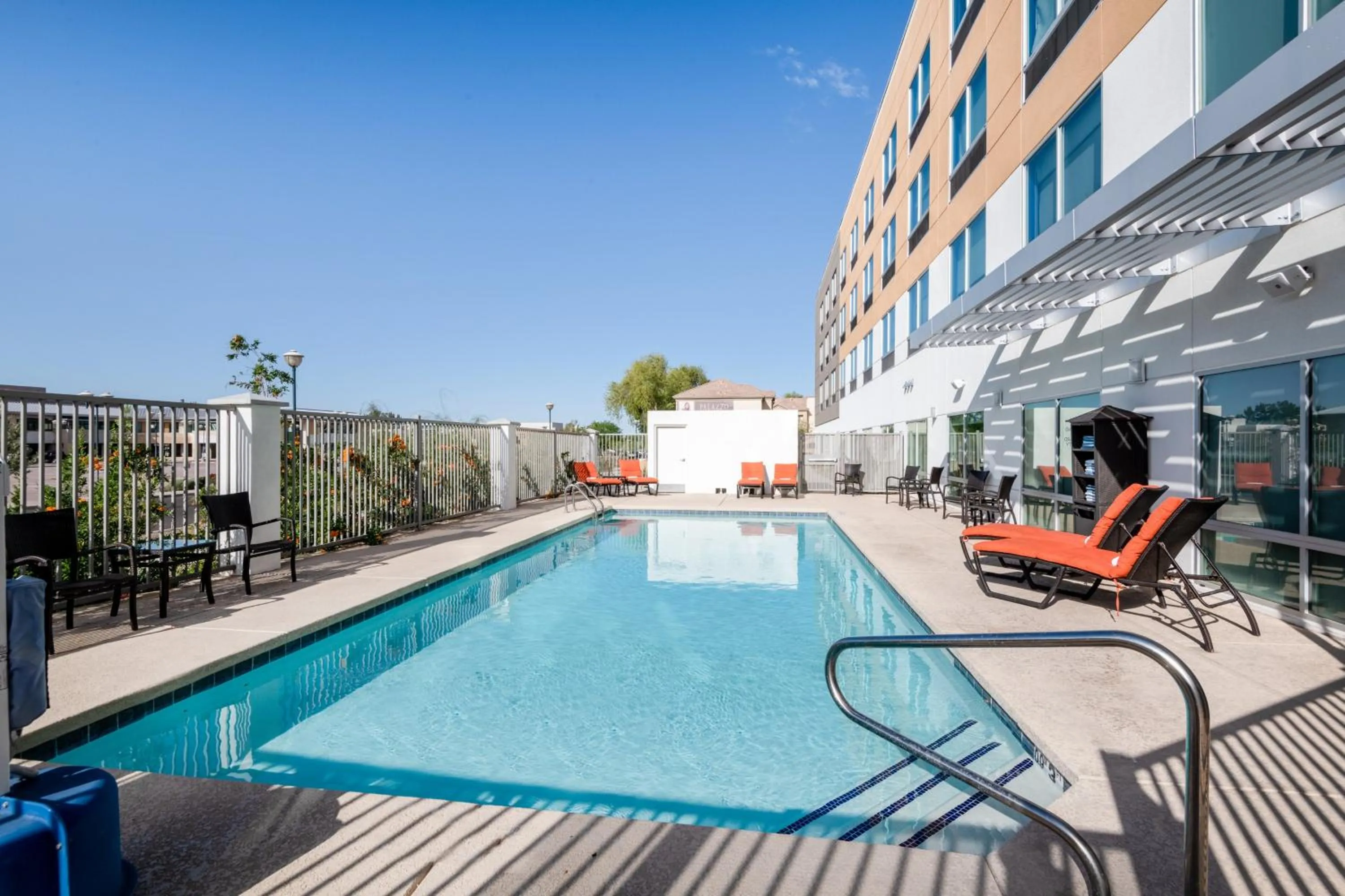 Swimming pool in Holiday Inn Express & Suites - Phoenix - Airport North by IHG