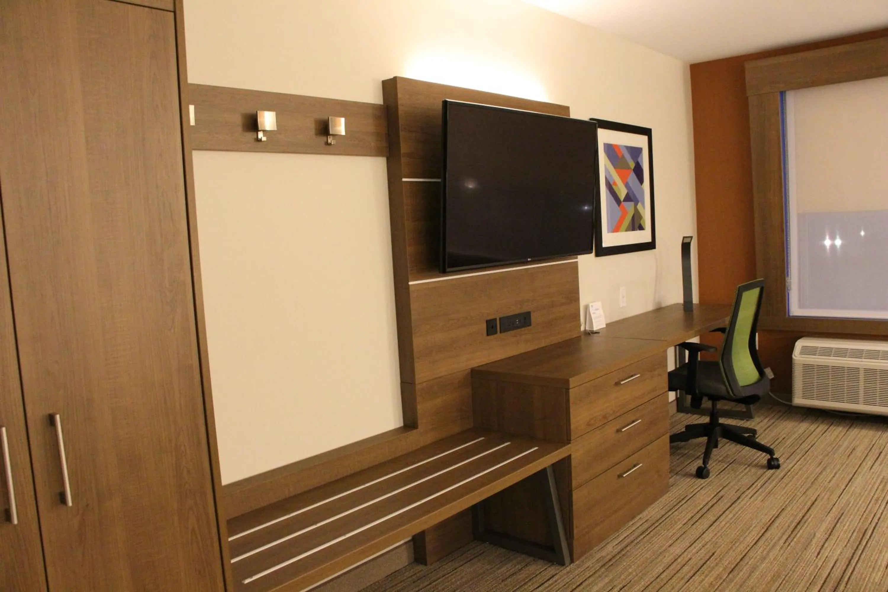 Photo of the whole room in Holiday Inn Express & Suites - Phoenix - Airport North by IHG