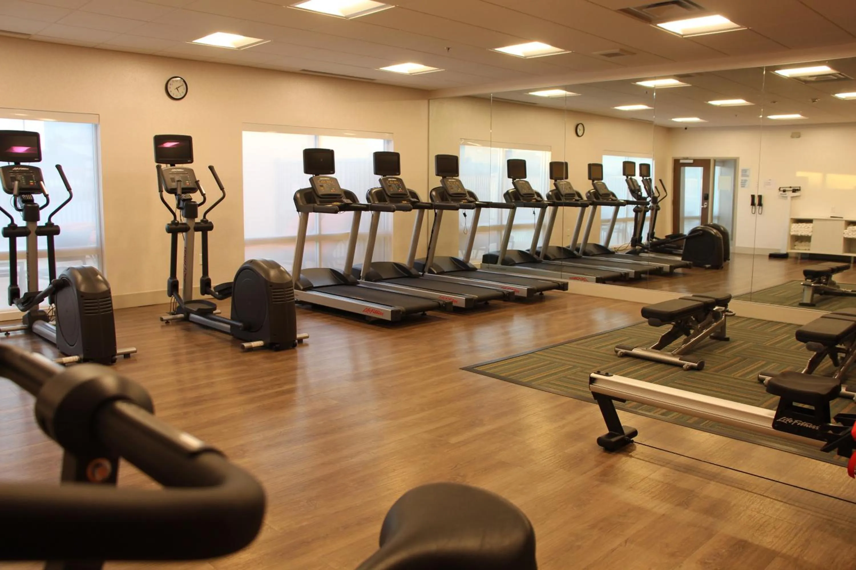 Fitness centre/facilities in Holiday Inn Express & Suites - Phoenix - Airport North by IHG