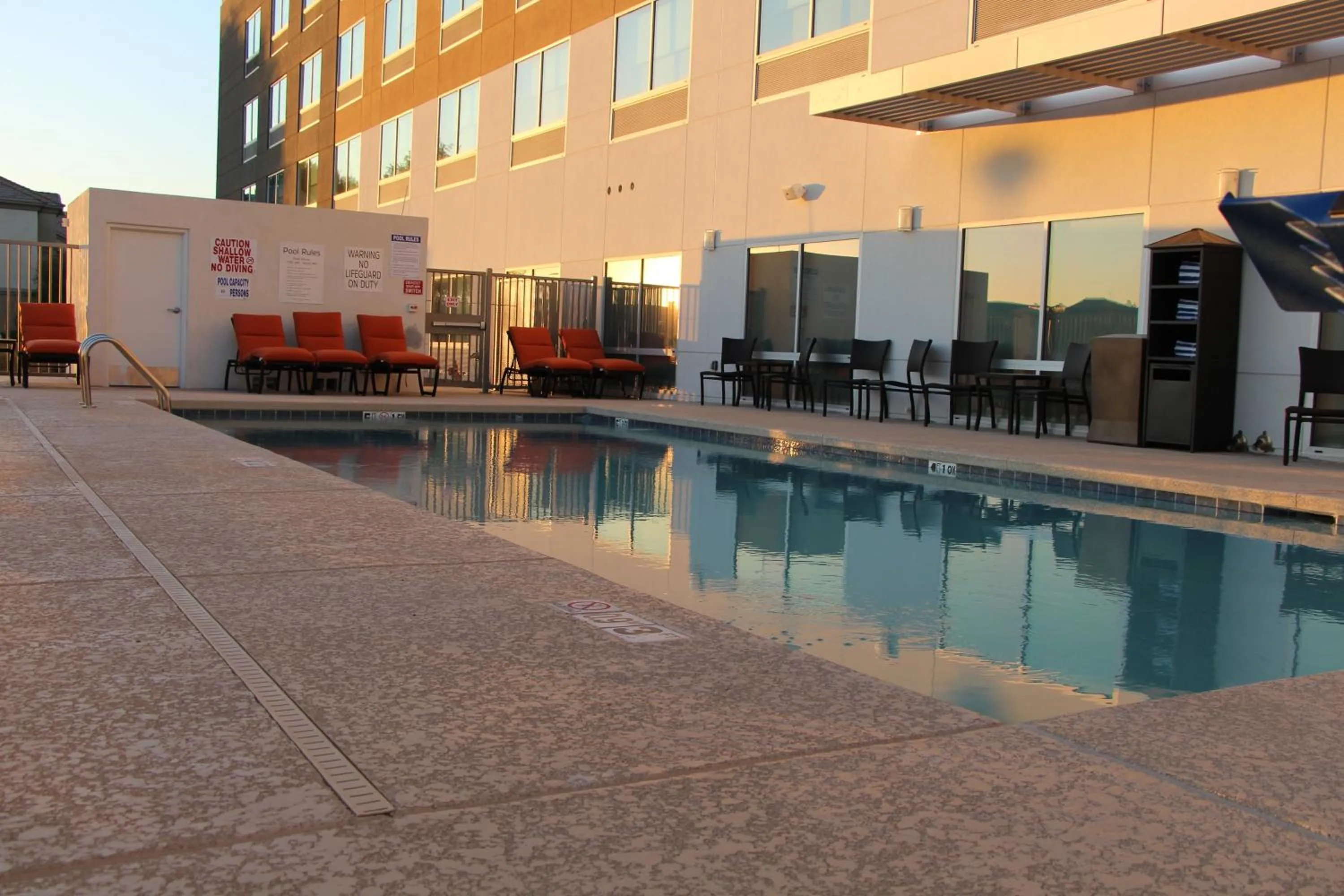 Swimming pool in Holiday Inn Express & Suites - Phoenix - Airport North by IHG