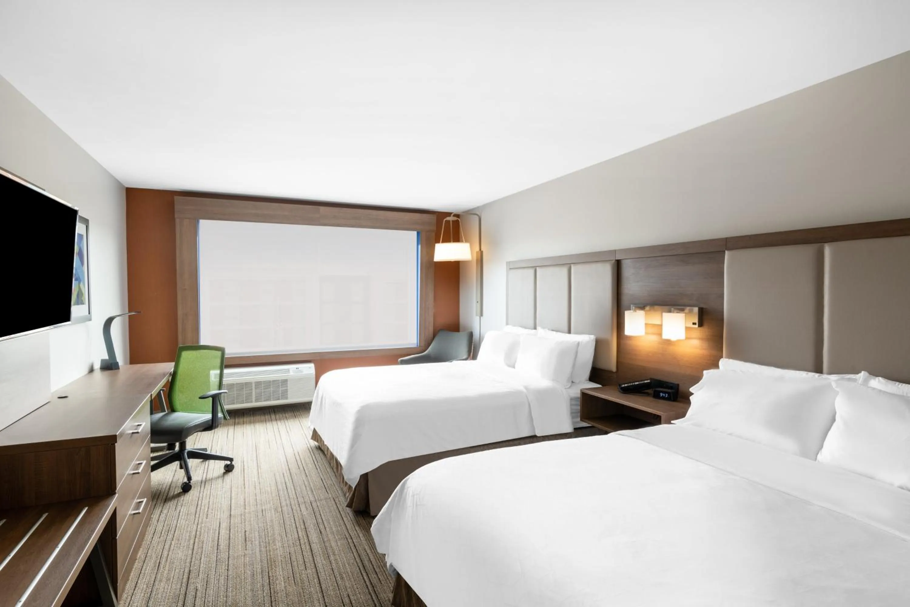 Photo of the whole room, Bed in Holiday Inn Express & Suites - Phoenix - Airport North by IHG