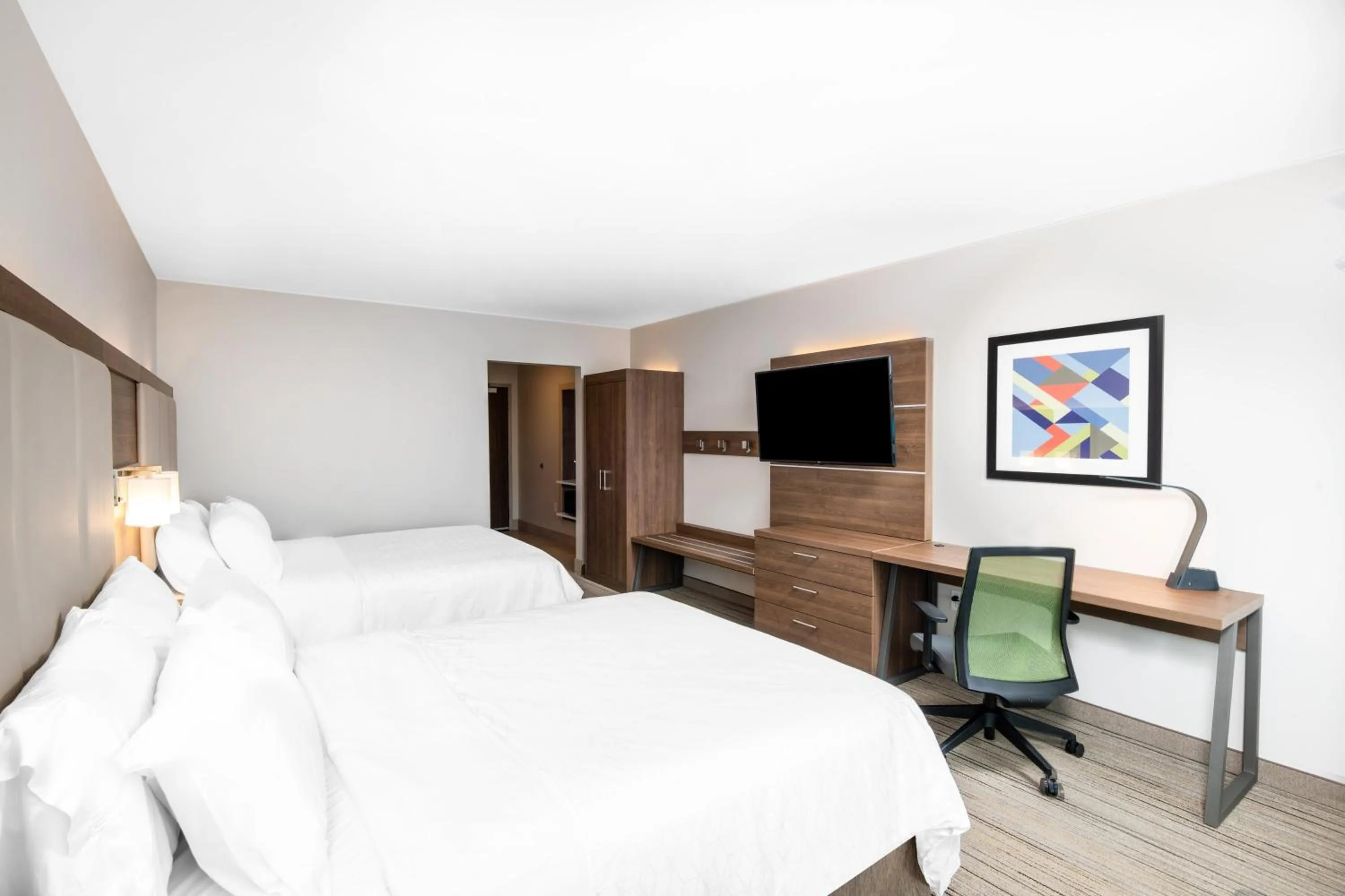 Photo of the whole room, Bed in Holiday Inn Express & Suites - Phoenix - Airport North by IHG