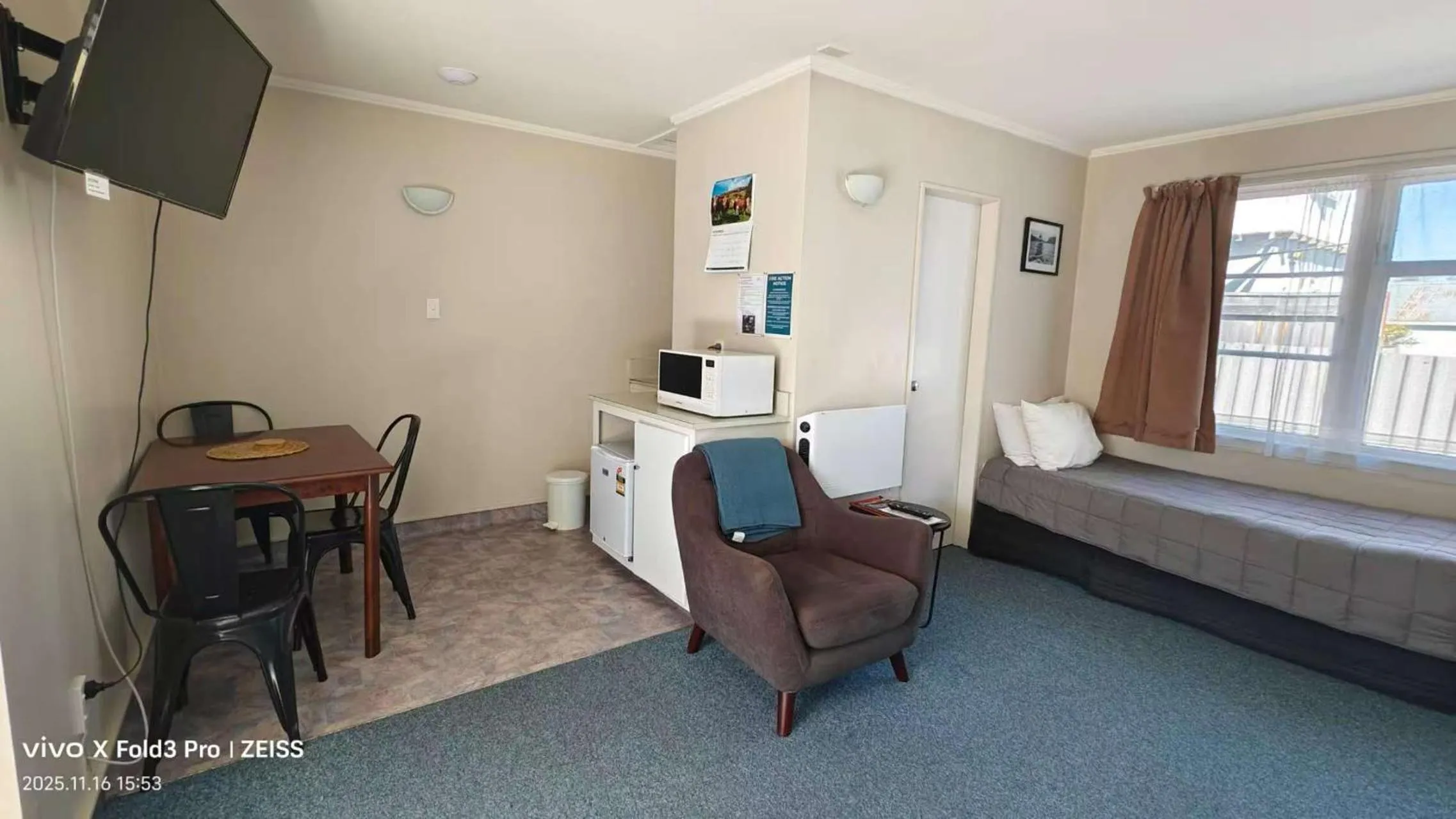 Bed in Chanel Court Motel