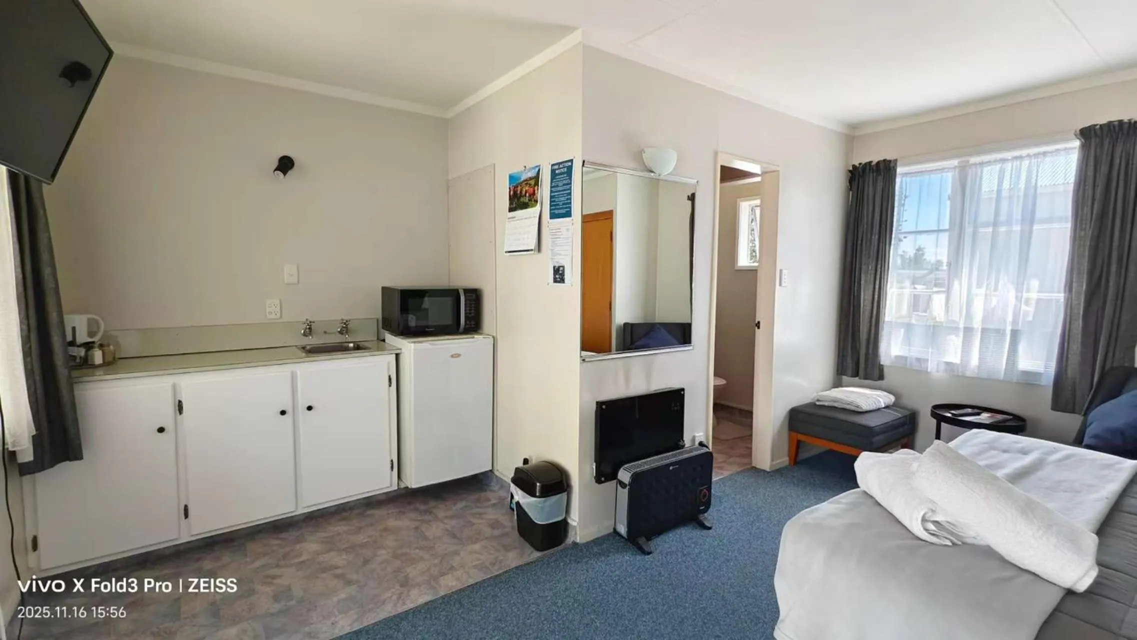 Bed in Chanel Court Motel