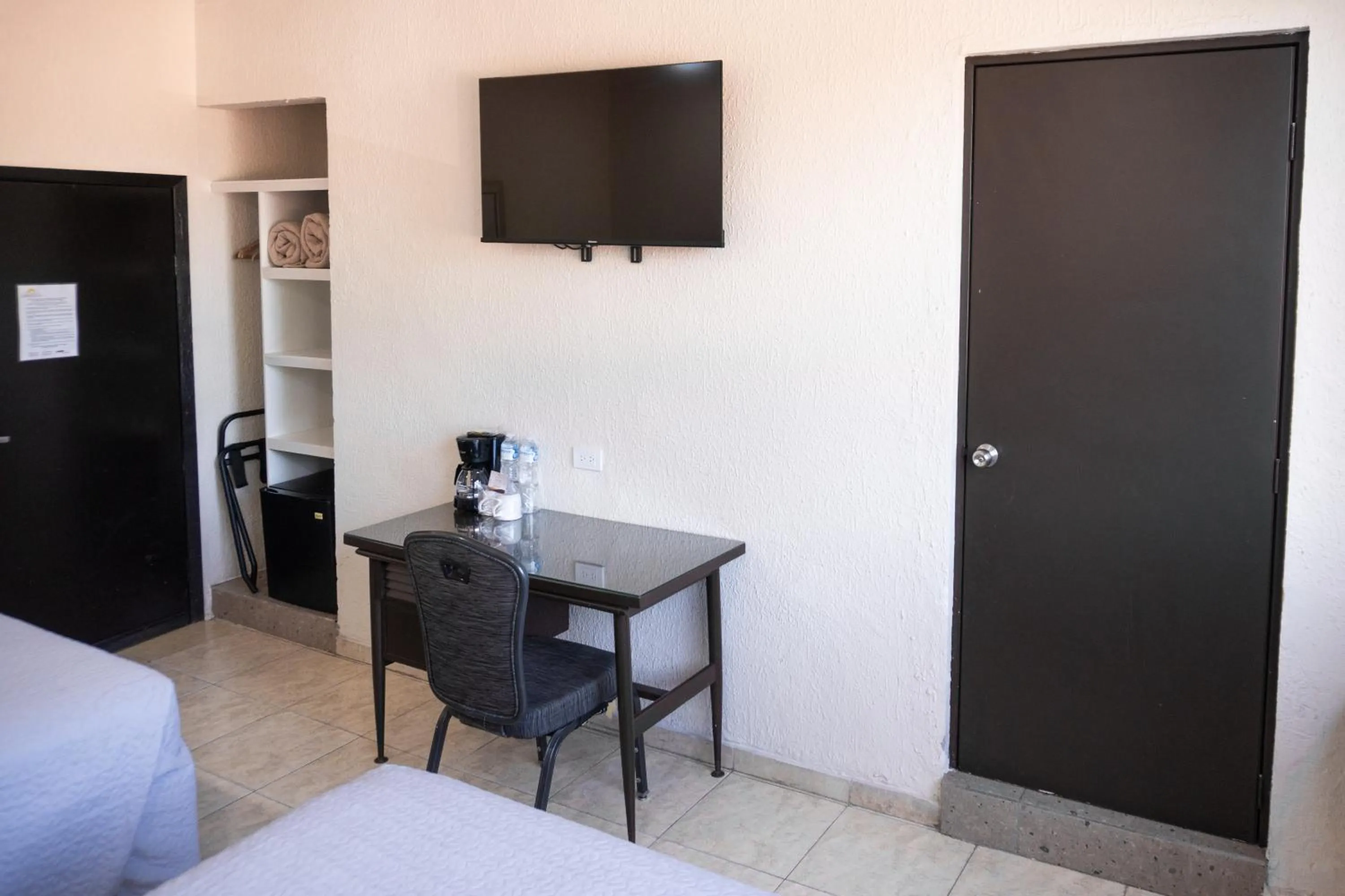 Photo of the whole room, Bed in Hotel America Palacio