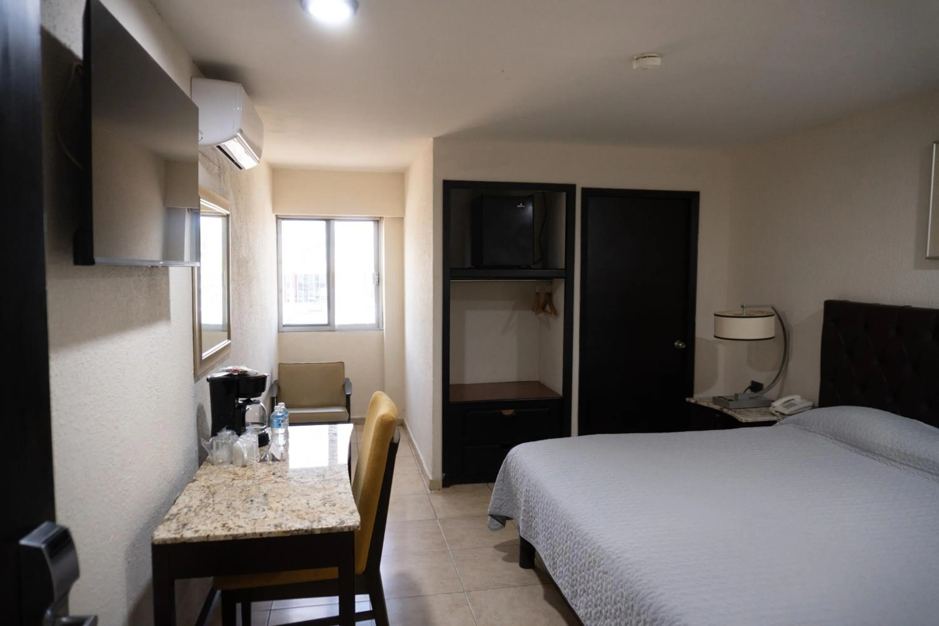 Photo of the whole room, Bed in Hotel America Palacio