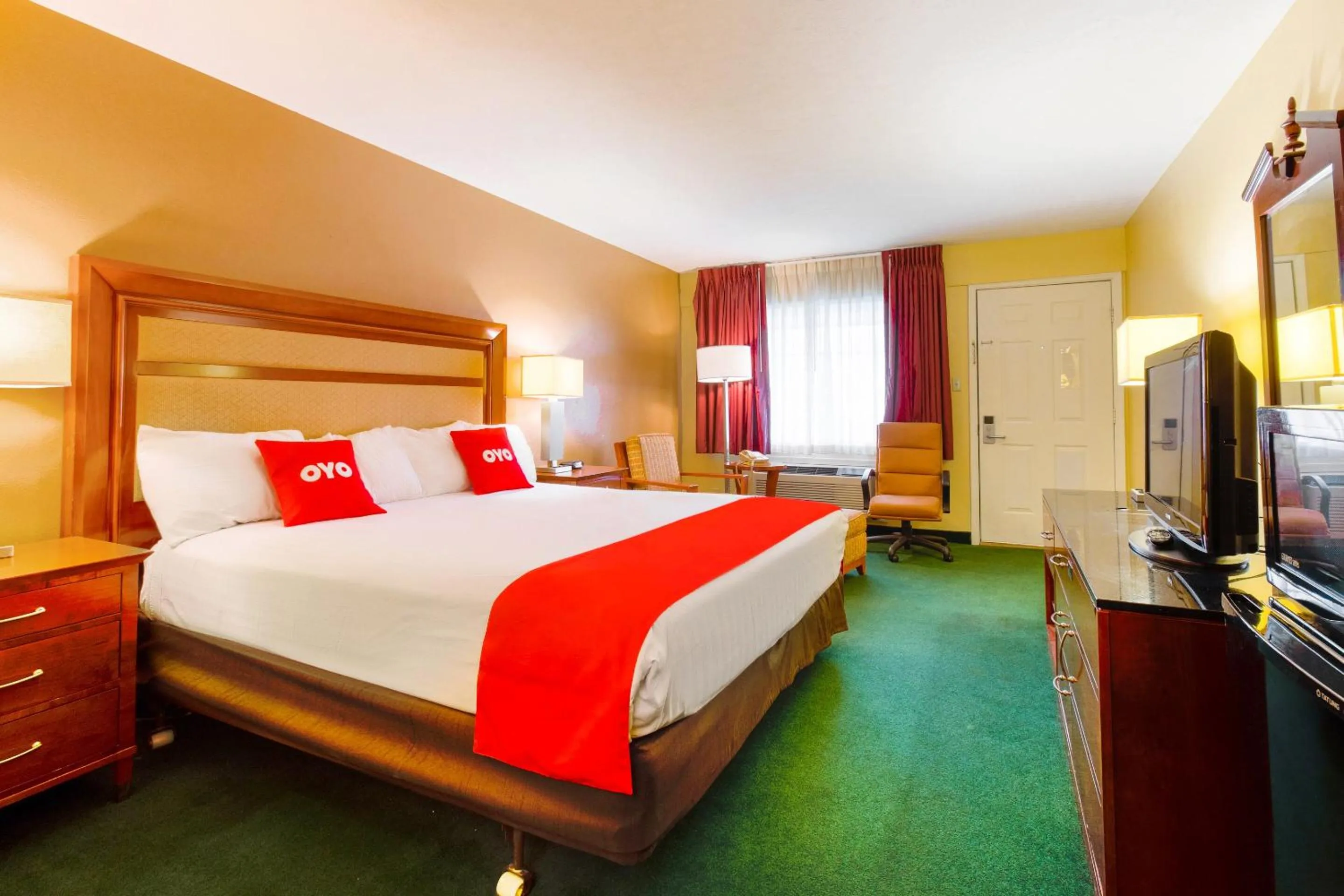 Bedroom in OYO Hotel Lebanon MO I-44