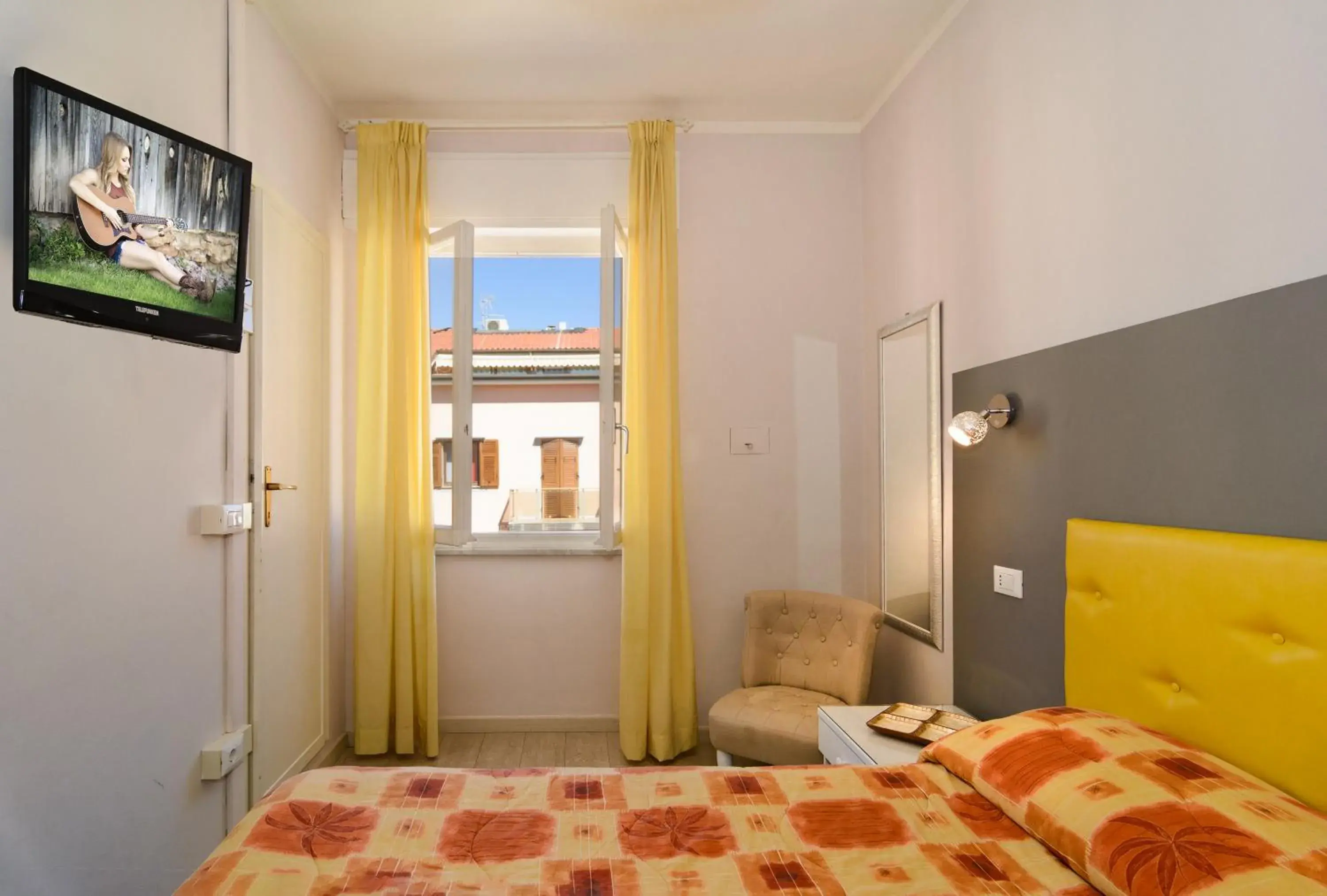 Double Room with Beach Access in City Hotel Double Room with Beach Access in City Hotel