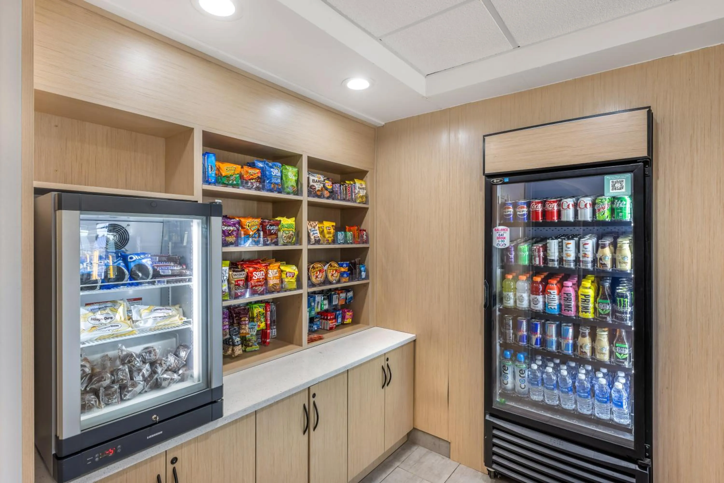 vending machine in Country Inn & Suites by Radisson Bolingbrook, I-55