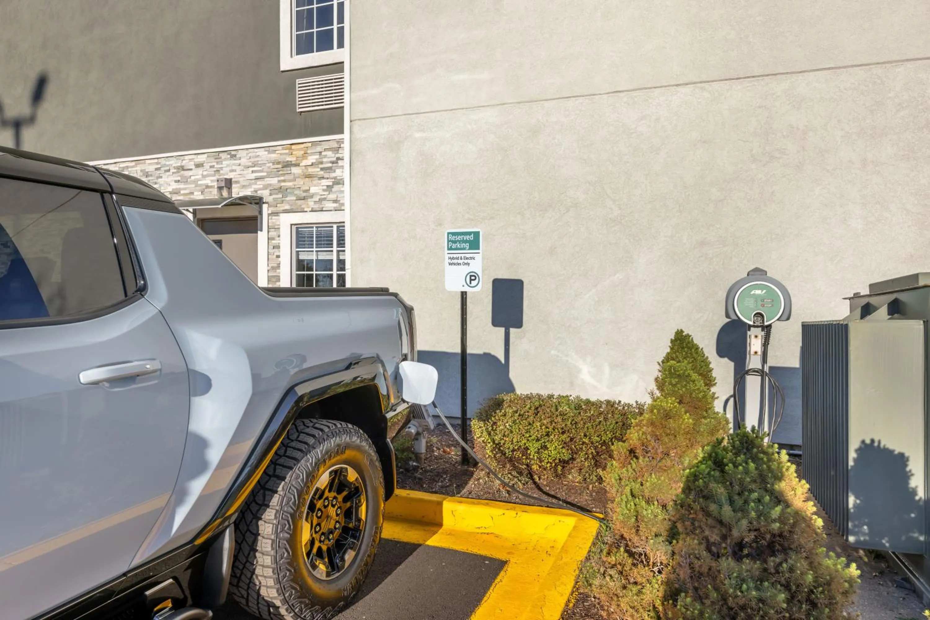 Parking in Country Inn & Suites by Radisson Bolingbrook, I-55